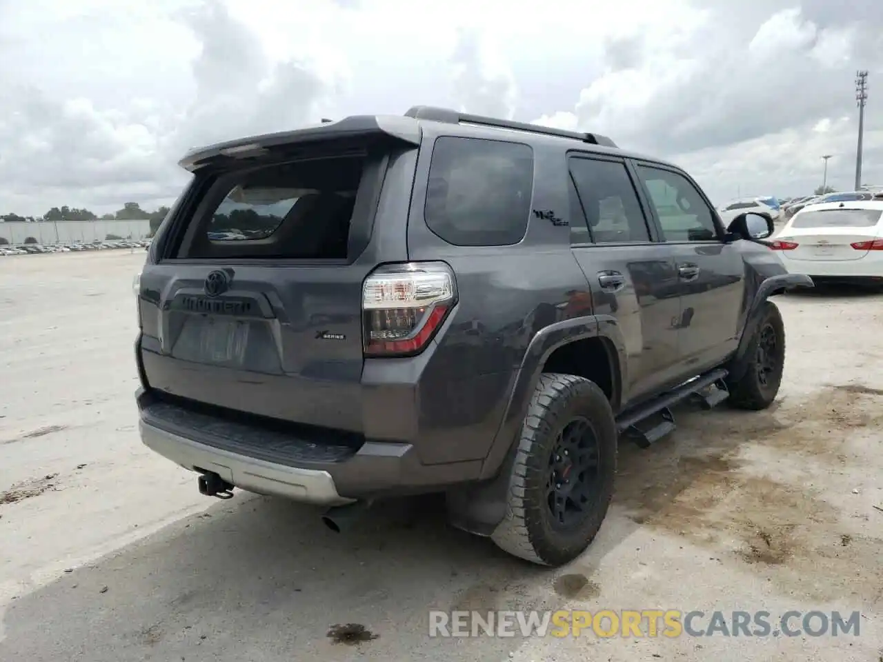 4 Photograph of a damaged car JTEBU5JR7L5769265 TOYOTA 4RUNNER 2020