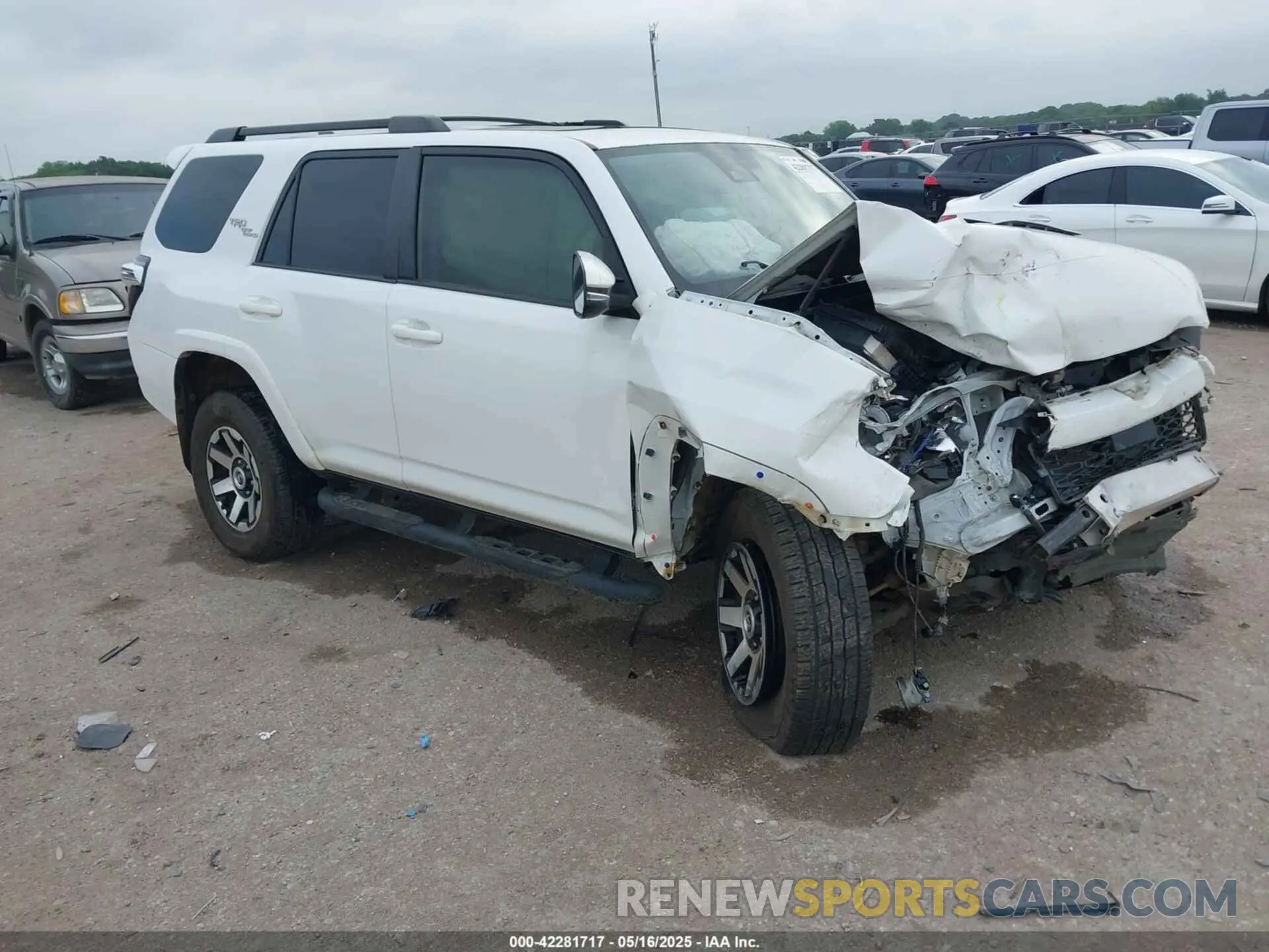 1 Photograph of a damaged car JTEBU5JR7L5772912 TOYOTA 4RUNNER 2020