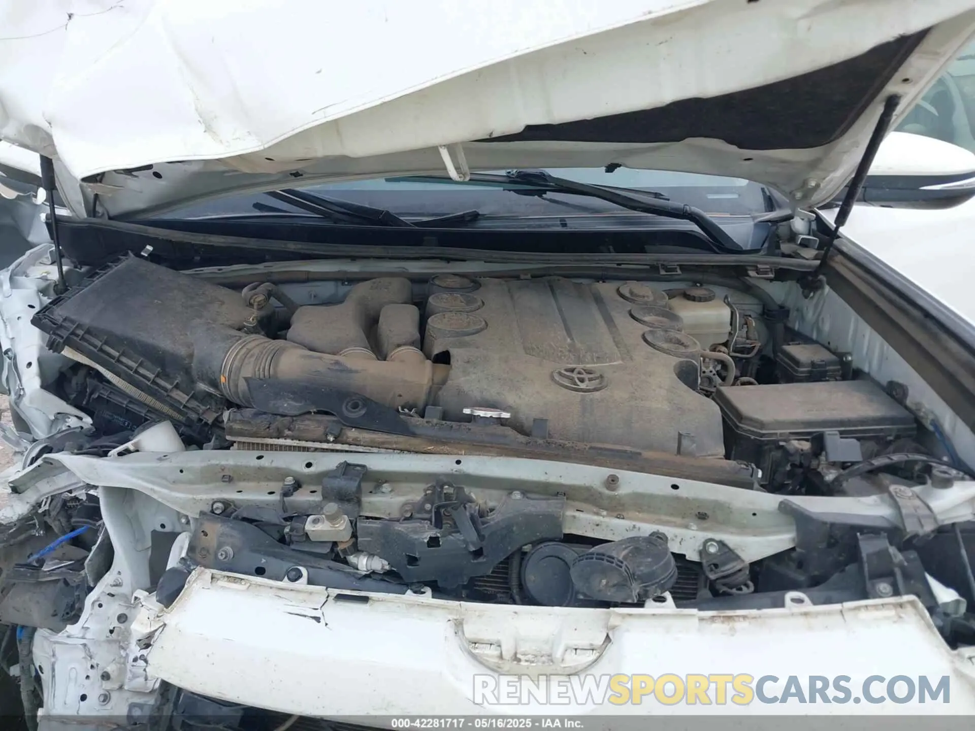 10 Photograph of a damaged car JTEBU5JR7L5772912 TOYOTA 4RUNNER 2020