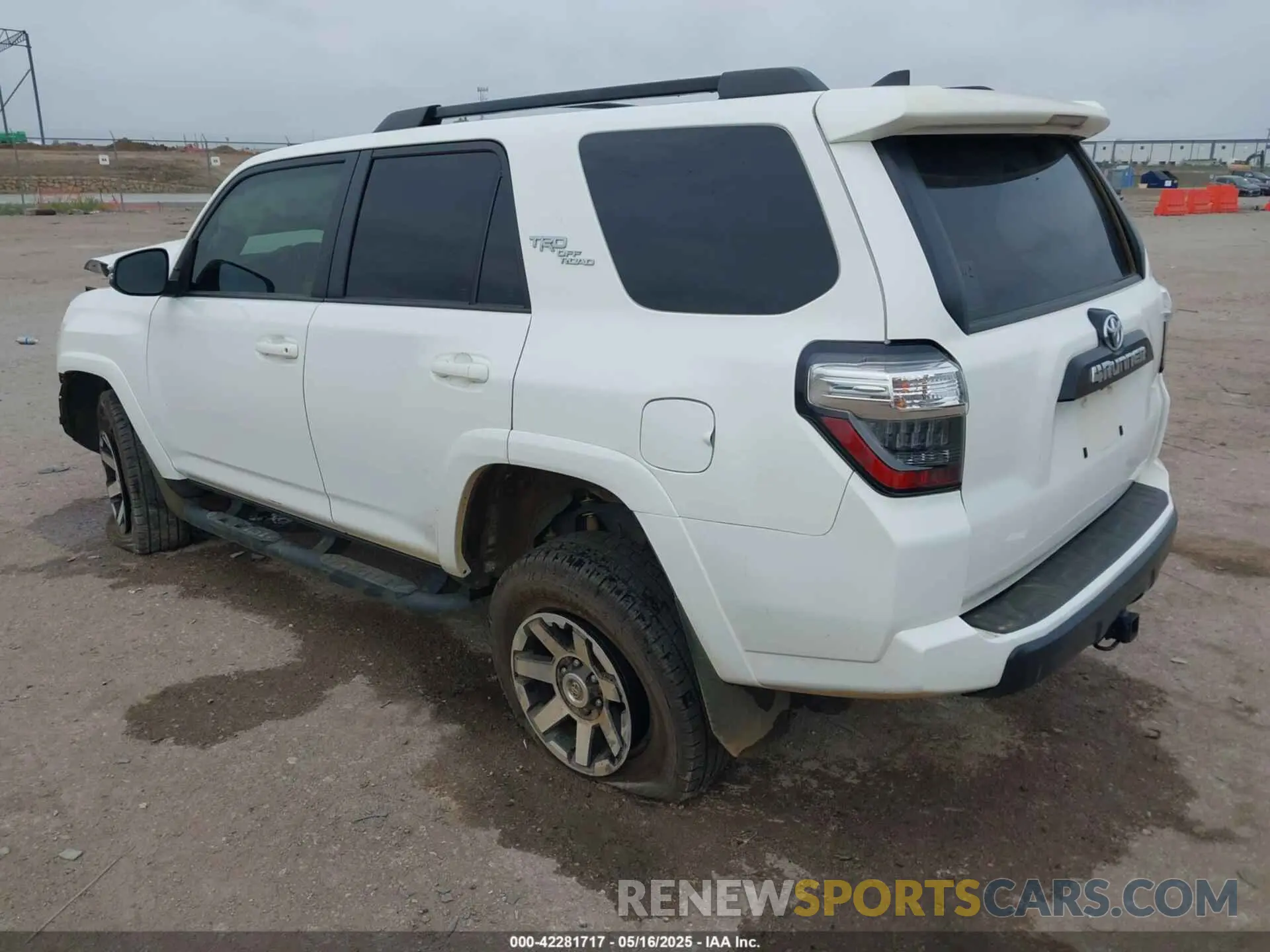 3 Photograph of a damaged car JTEBU5JR7L5772912 TOYOTA 4RUNNER 2020