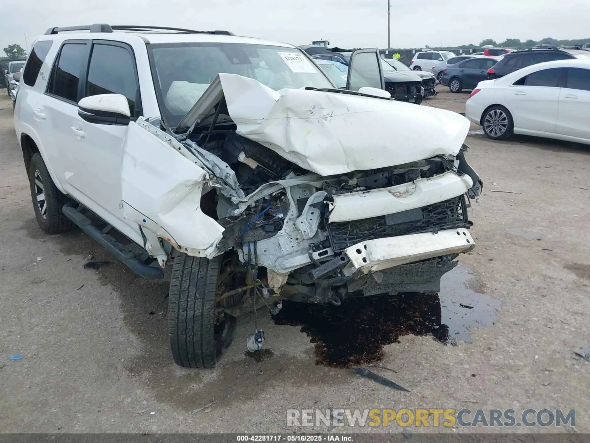 6 Photograph of a damaged car JTEBU5JR7L5772912 TOYOTA 4RUNNER 2020