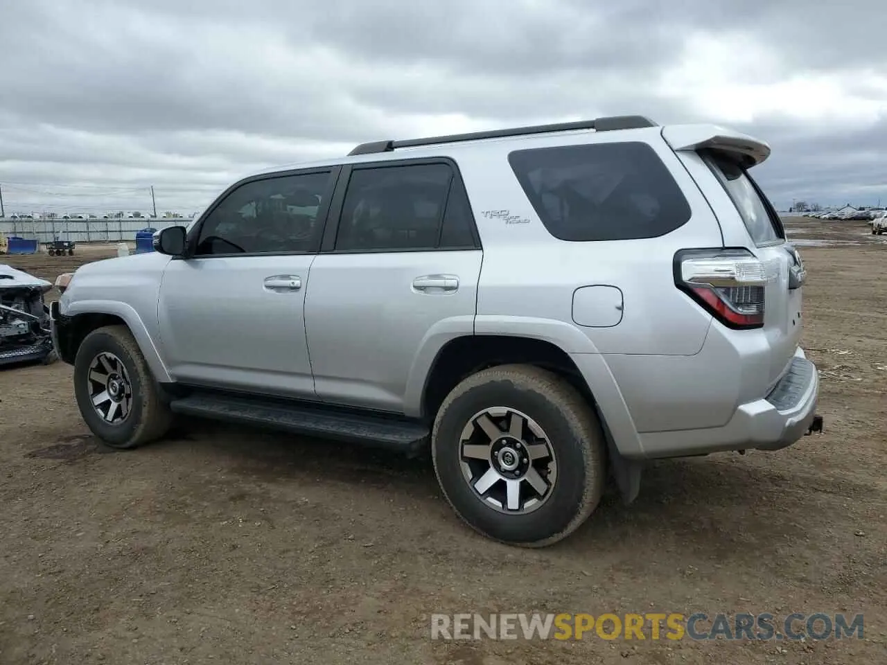 2 Photograph of a damaged car JTEBU5JR7L5776247 TOYOTA 4RUNNER 2020