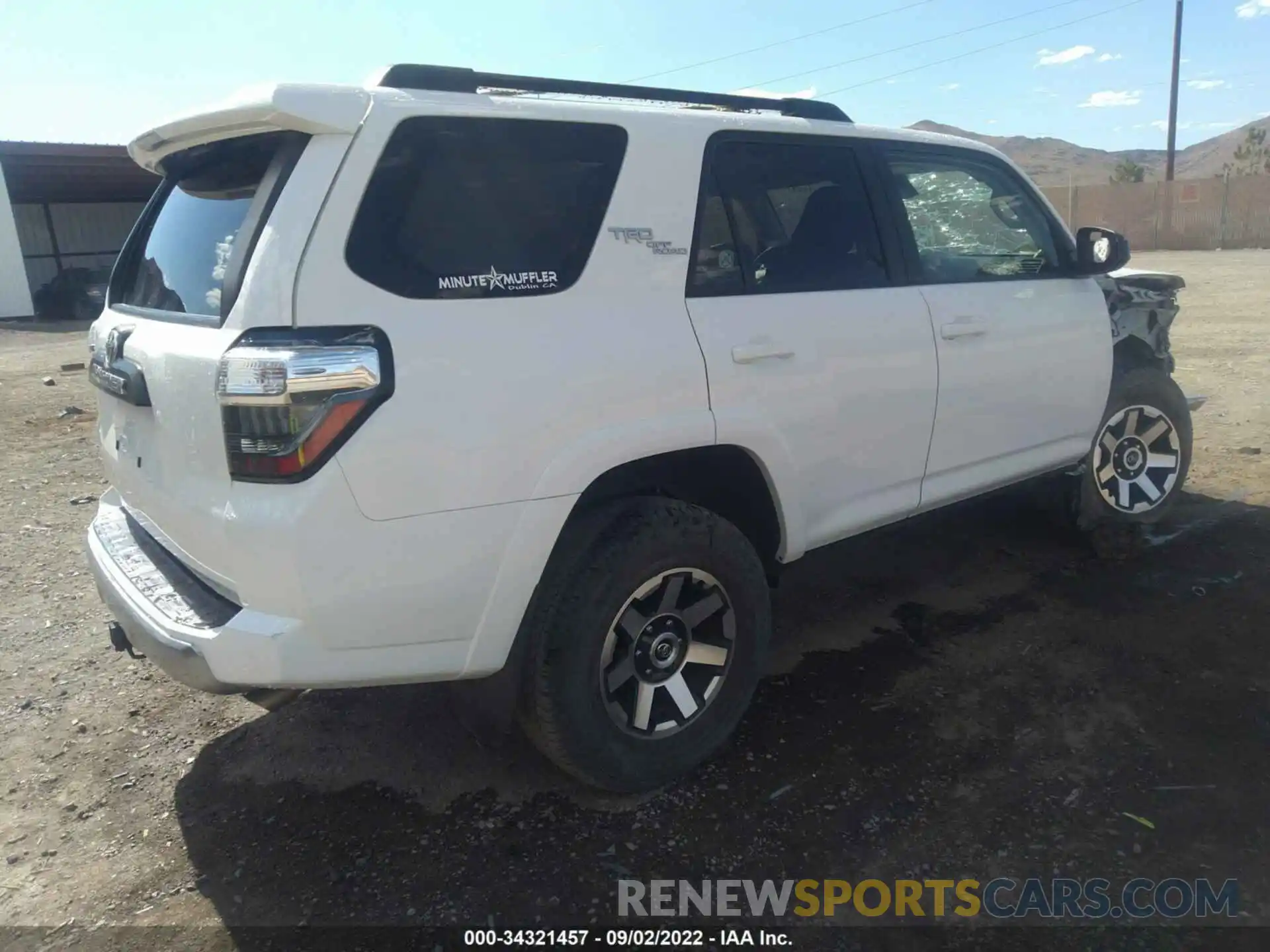 4 Photograph of a damaged car JTEBU5JR7L5776605 TOYOTA 4RUNNER 2020