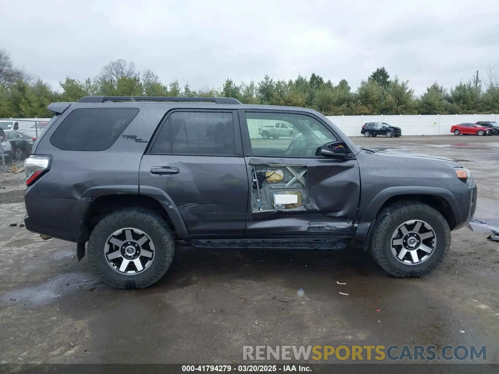14 Photograph of a damaged car JTEBU5JR7L5778872 TOYOTA 4RUNNER 2020