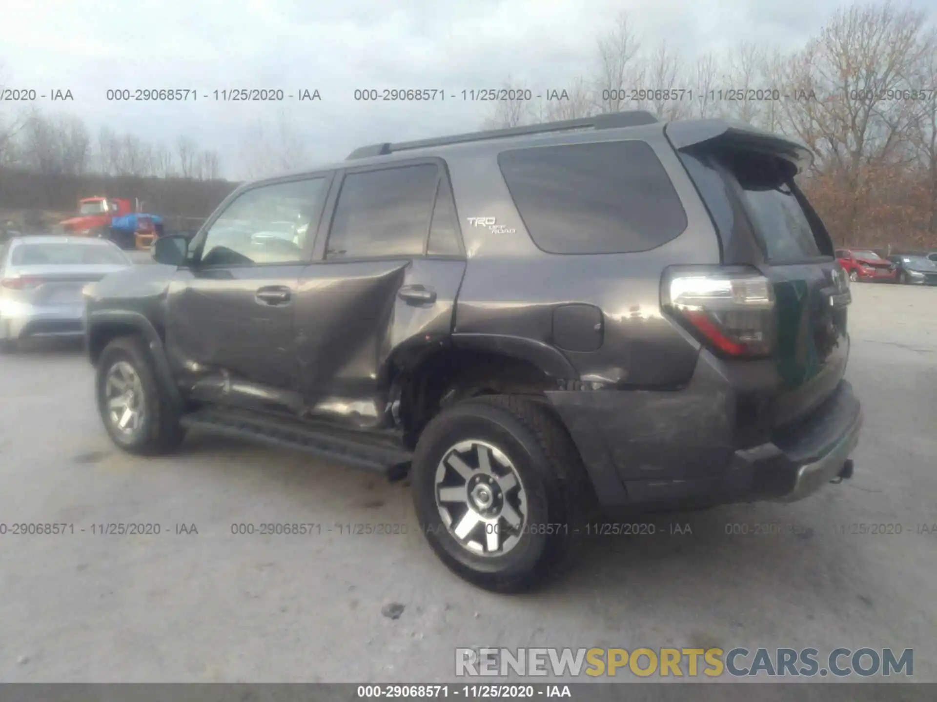 3 Photograph of a damaged car JTEBU5JR7L5782548 TOYOTA 4RUNNER 2020