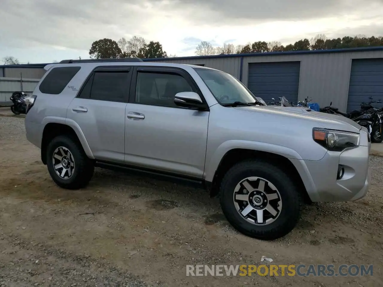 4 Photograph of a damaged car JTEBU5JR7L5786471 TOYOTA 4RUNNER 2020