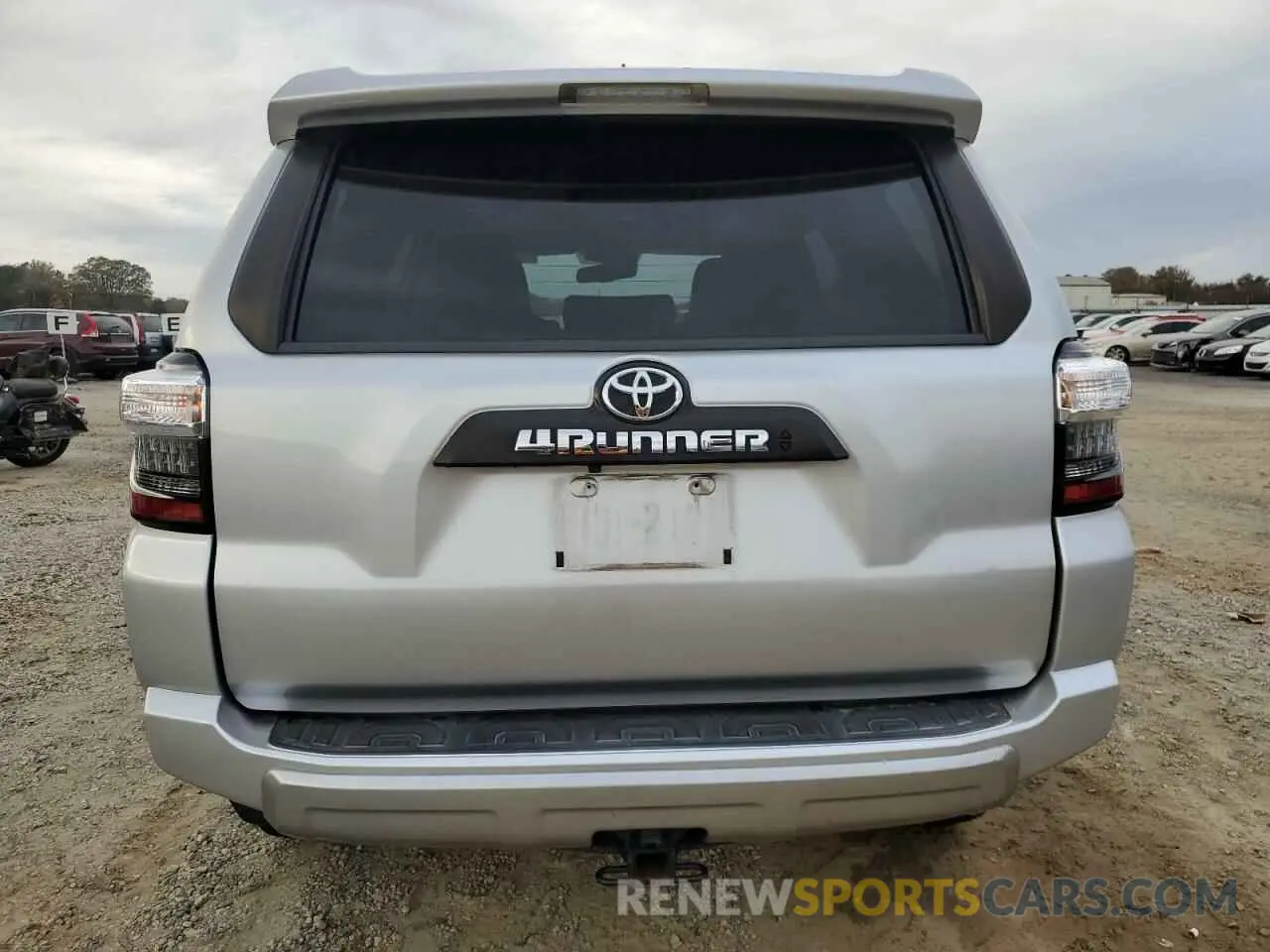 6 Photograph of a damaged car JTEBU5JR7L5786471 TOYOTA 4RUNNER 2020