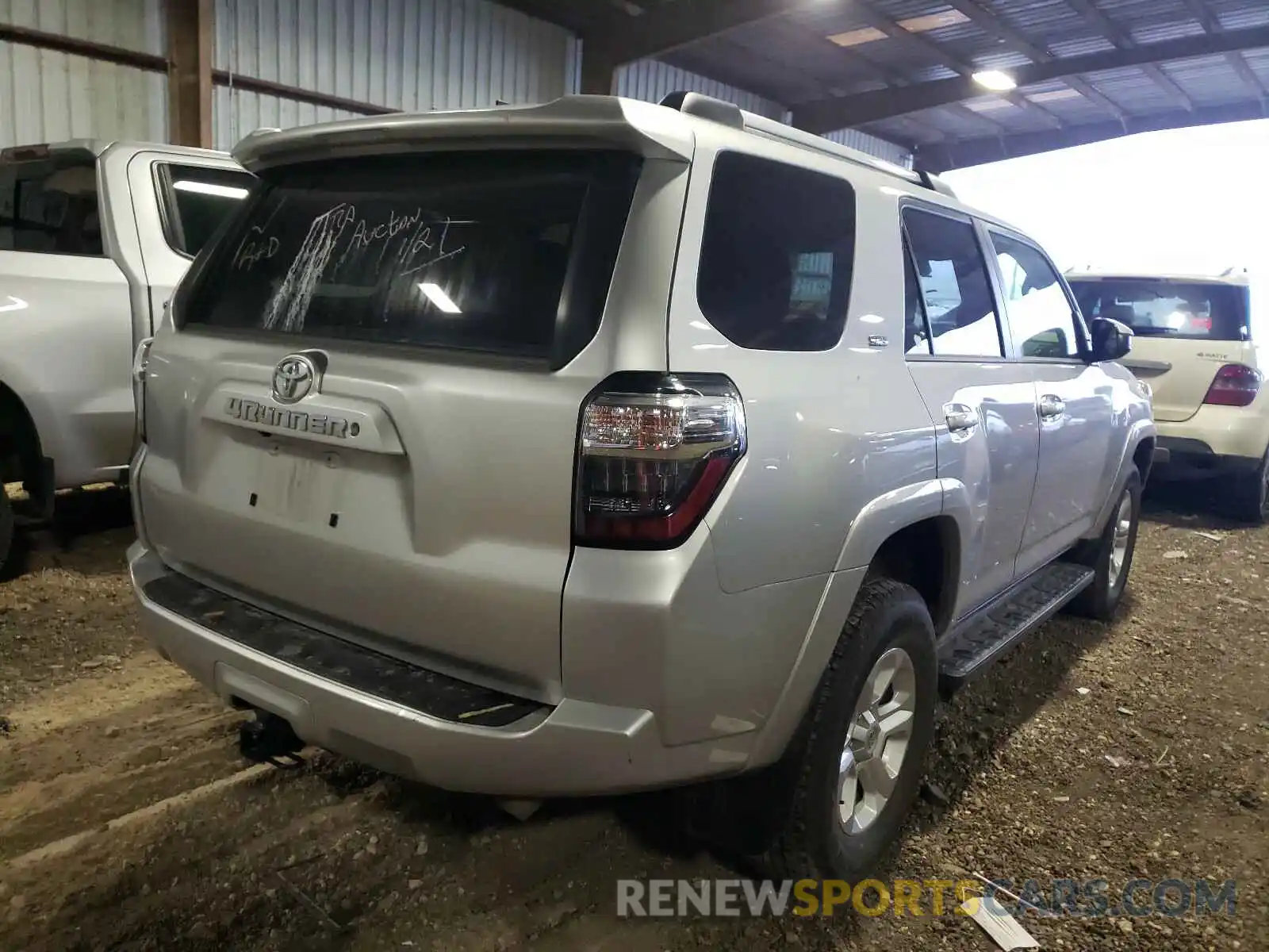 4 Photograph of a damaged car JTEBU5JR7L5788415 TOYOTA 4RUNNER 2020