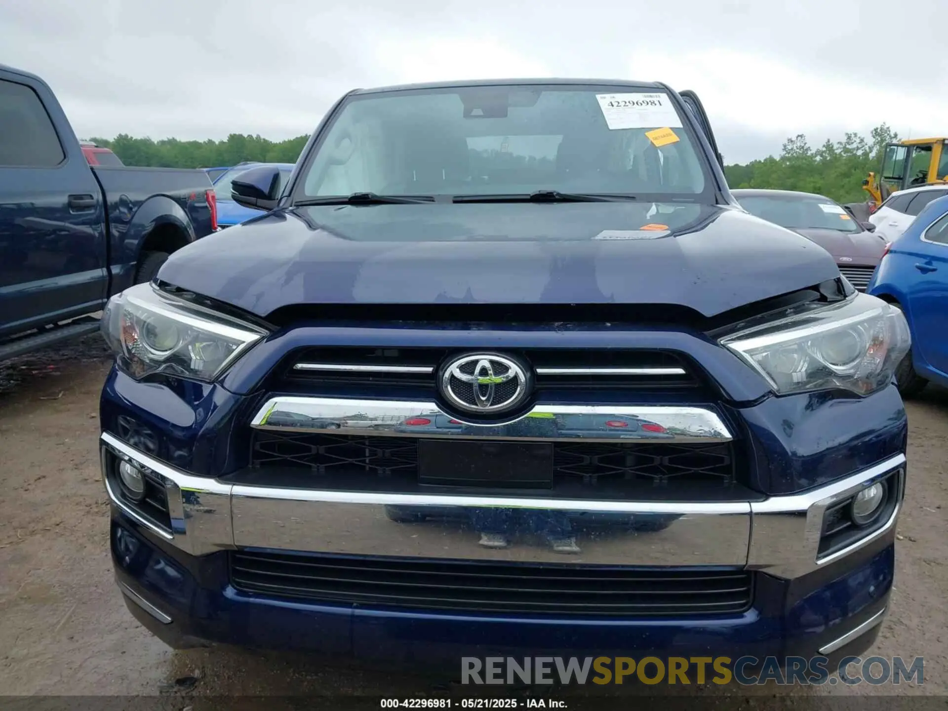 12 Photograph of a damaged car JTEBU5JR7L5789838 TOYOTA 4RUNNER 2020