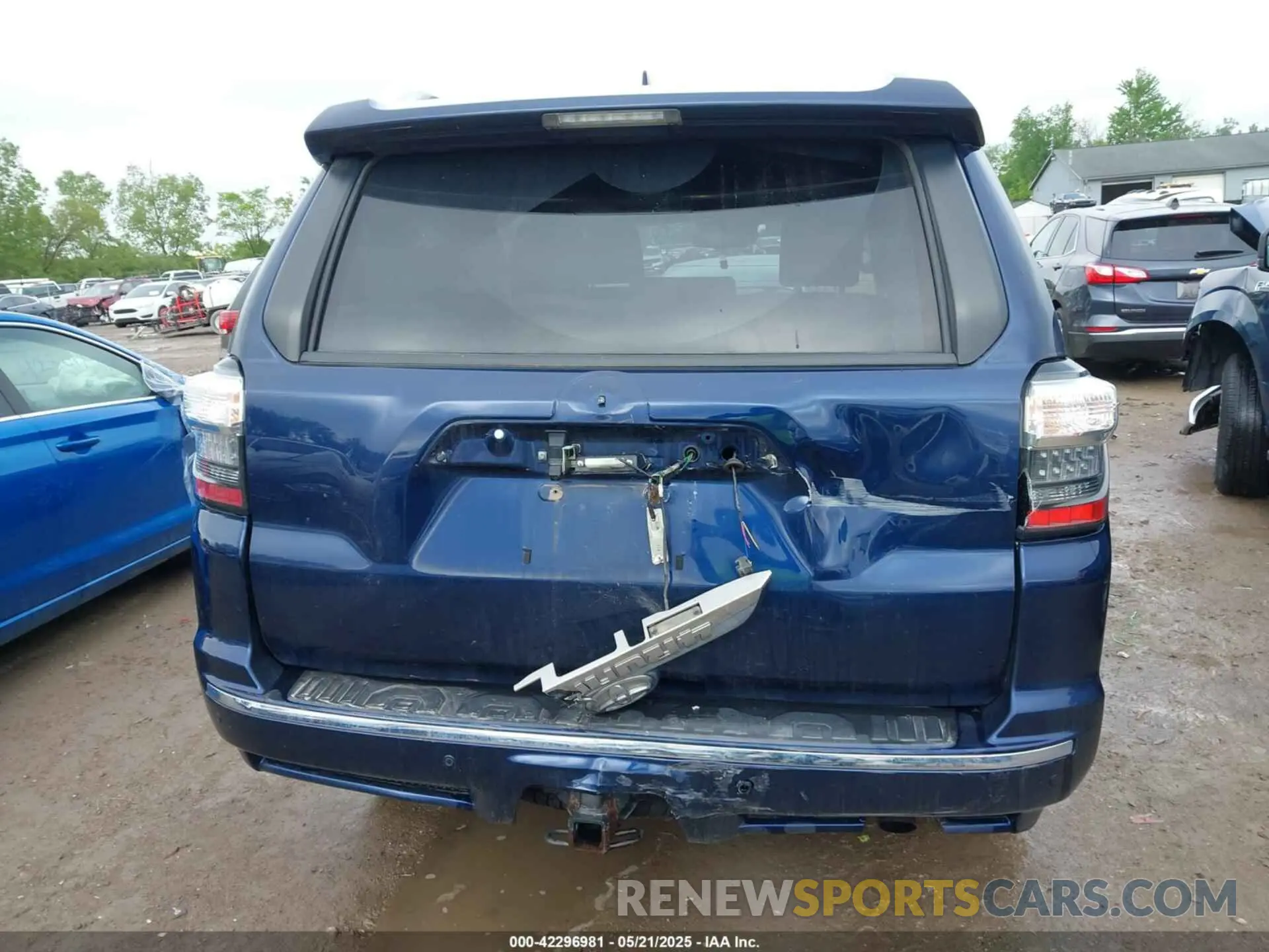 17 Photograph of a damaged car JTEBU5JR7L5789838 TOYOTA 4RUNNER 2020