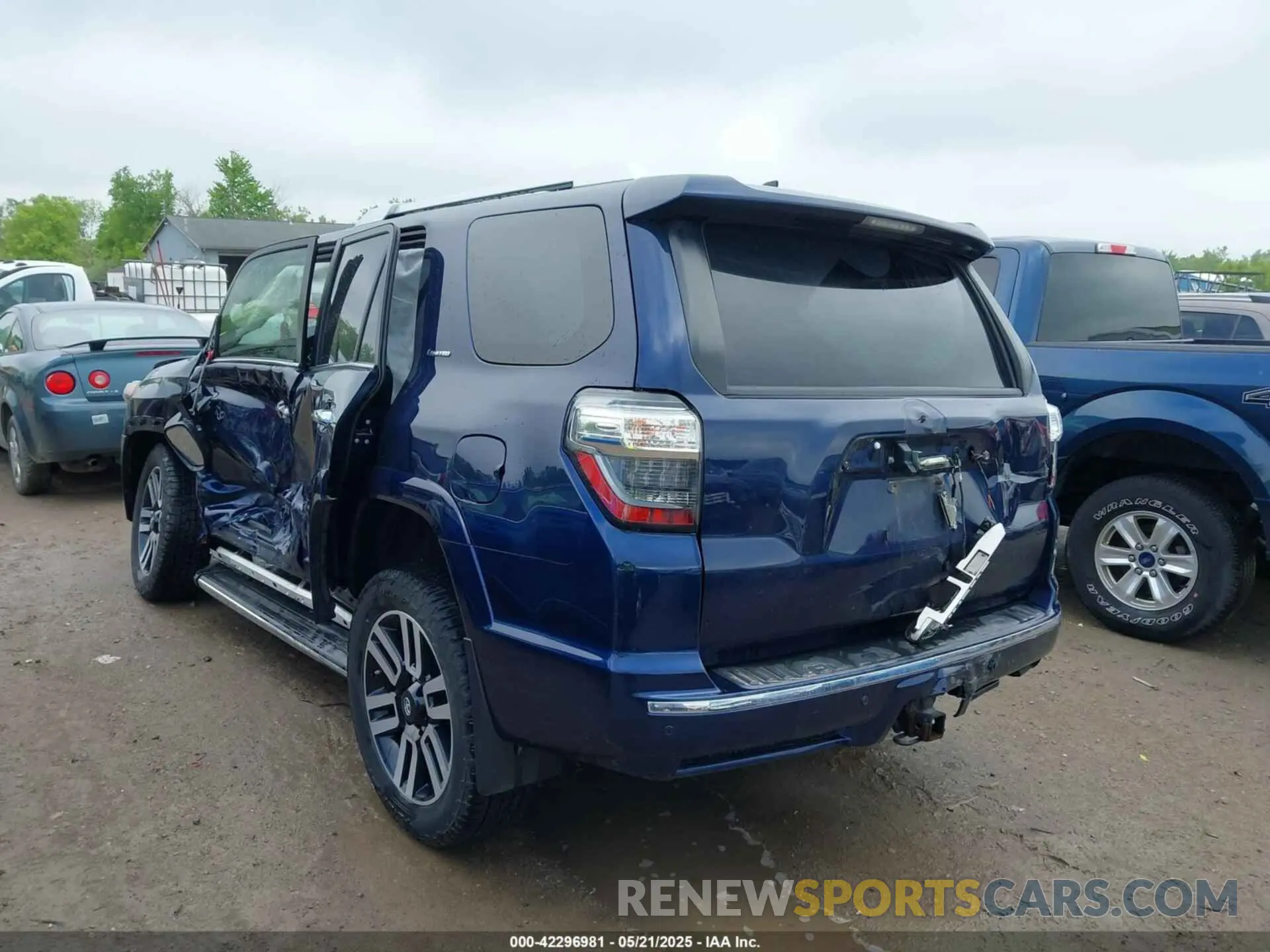 3 Photograph of a damaged car JTEBU5JR7L5789838 TOYOTA 4RUNNER 2020