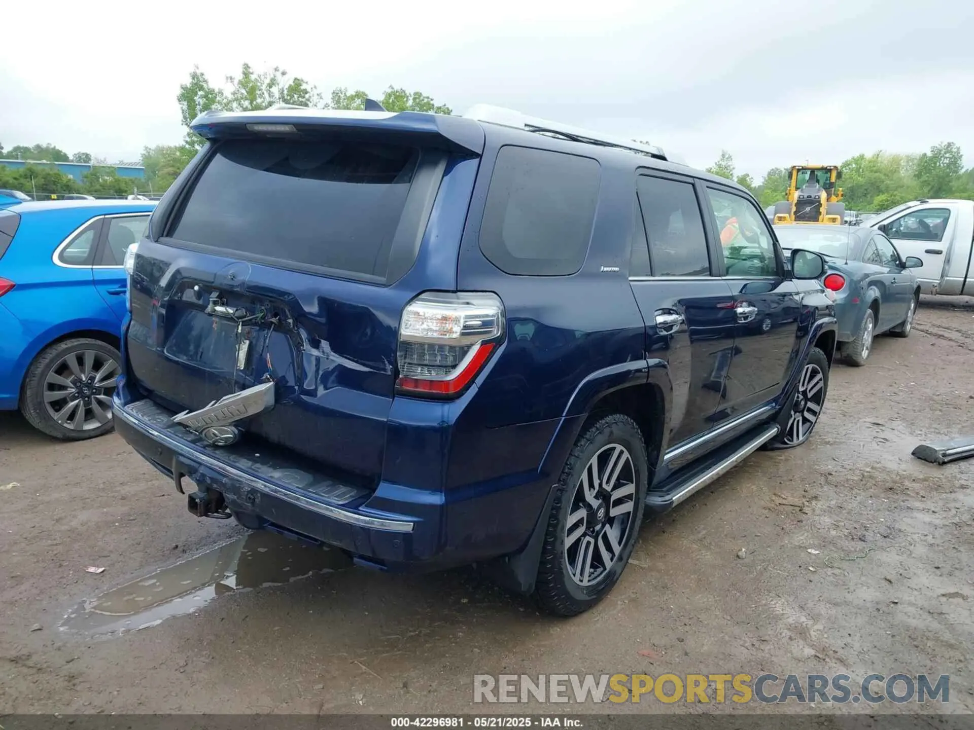 4 Photograph of a damaged car JTEBU5JR7L5789838 TOYOTA 4RUNNER 2020