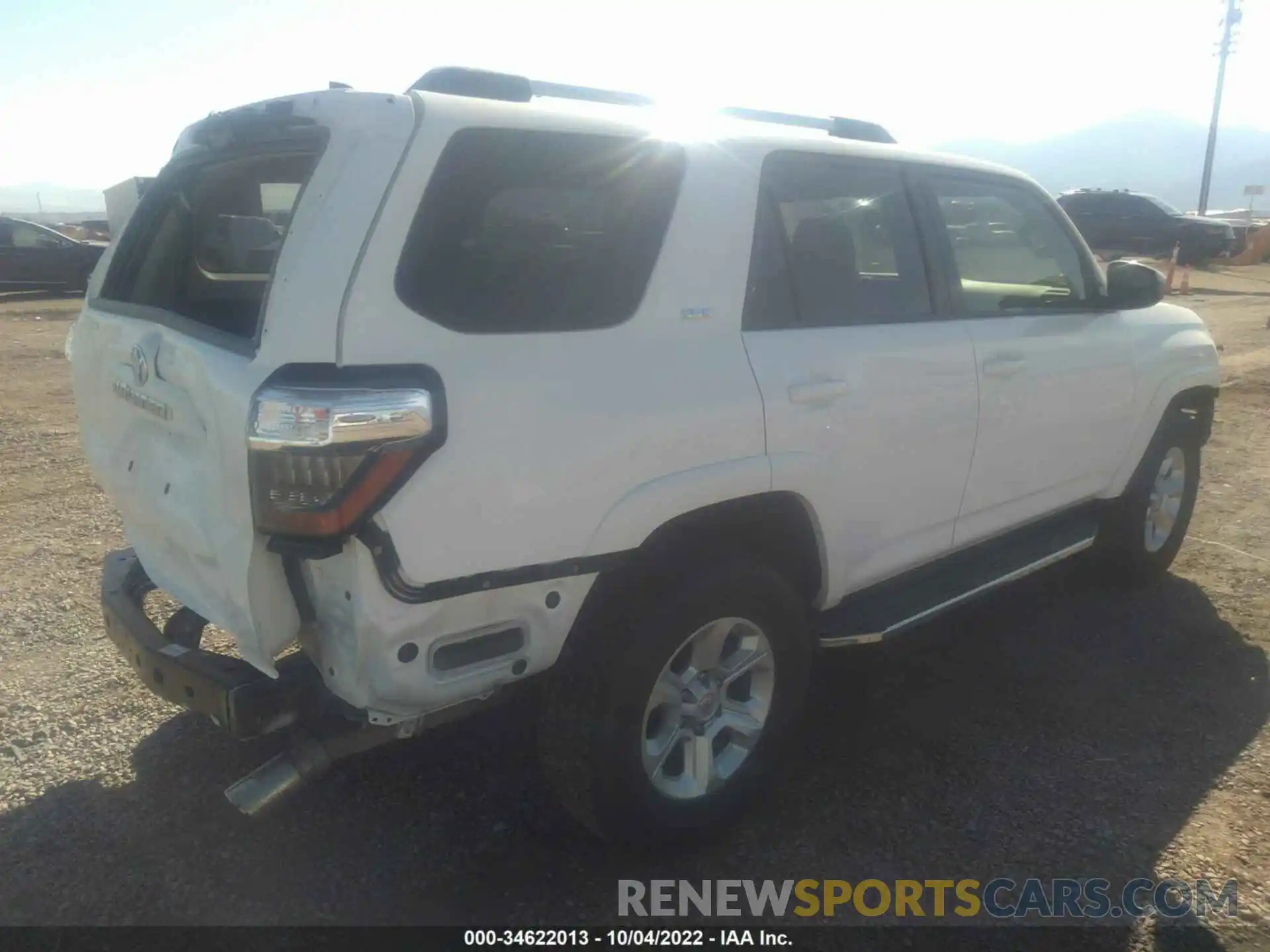 4 Photograph of a damaged car JTEBU5JR7L5796952 TOYOTA 4RUNNER 2020