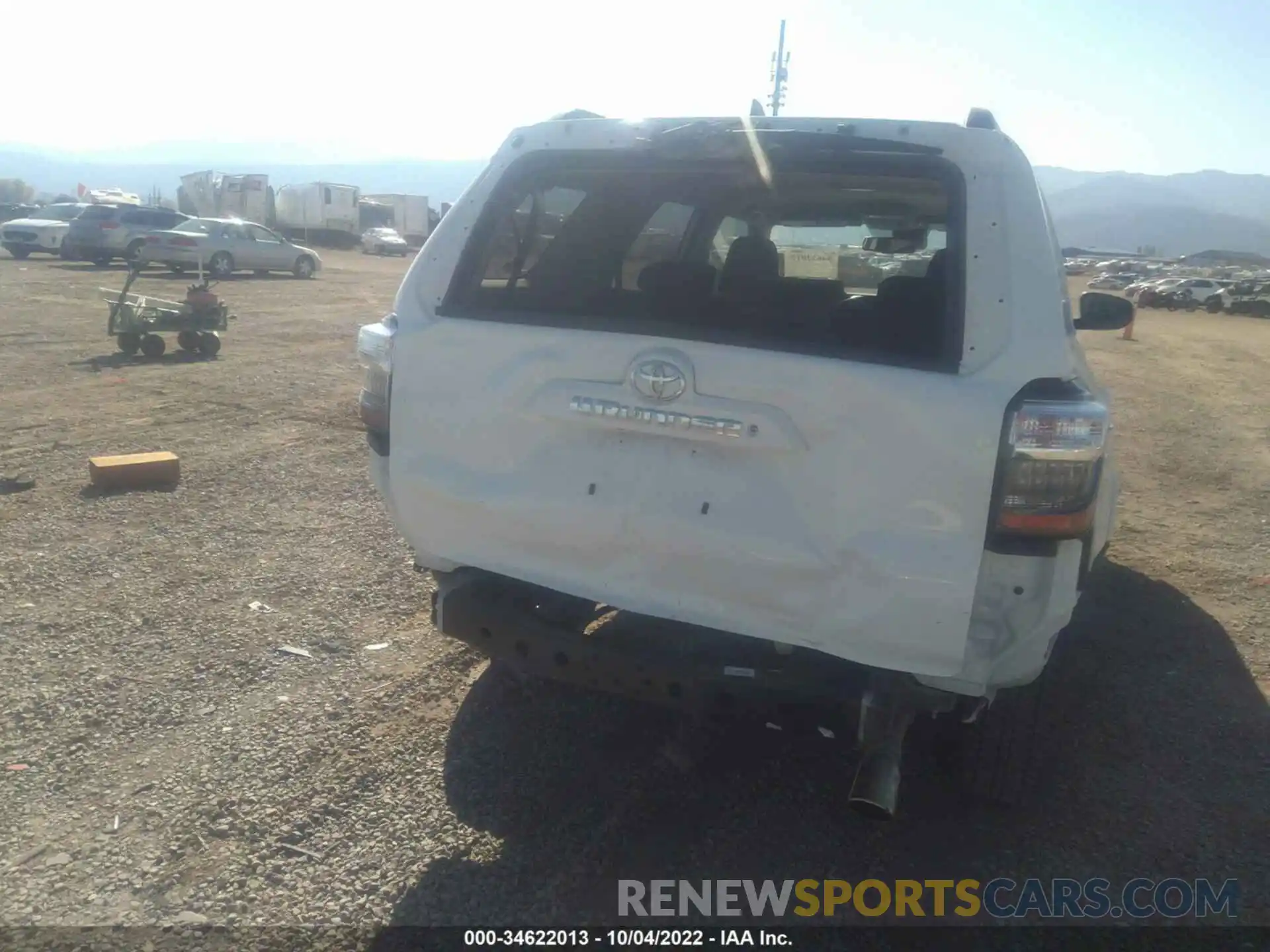 6 Photograph of a damaged car JTEBU5JR7L5796952 TOYOTA 4RUNNER 2020