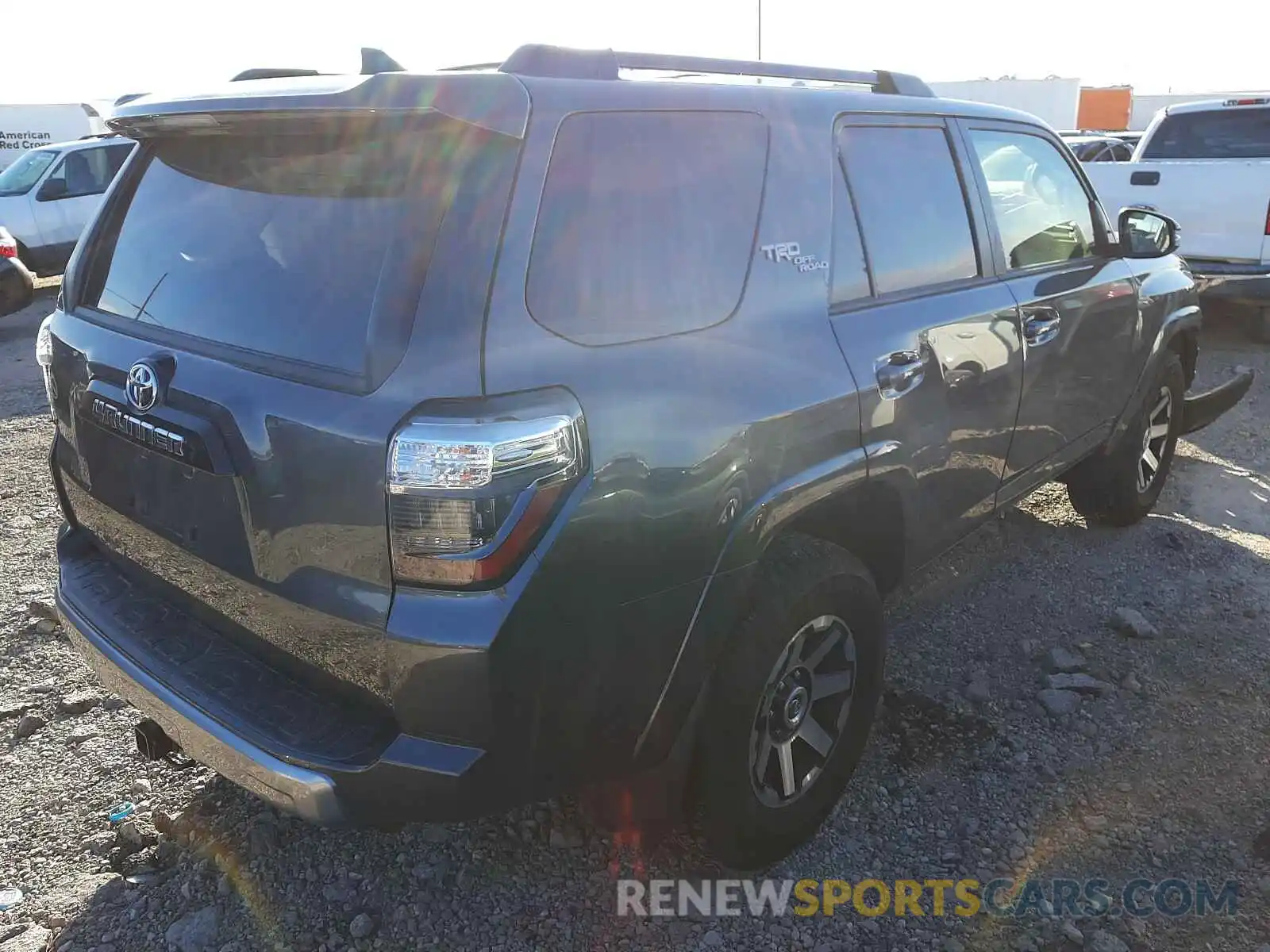 4 Photograph of a damaged car JTEBU5JR7L5802782 TOYOTA 4RUNNER 2020