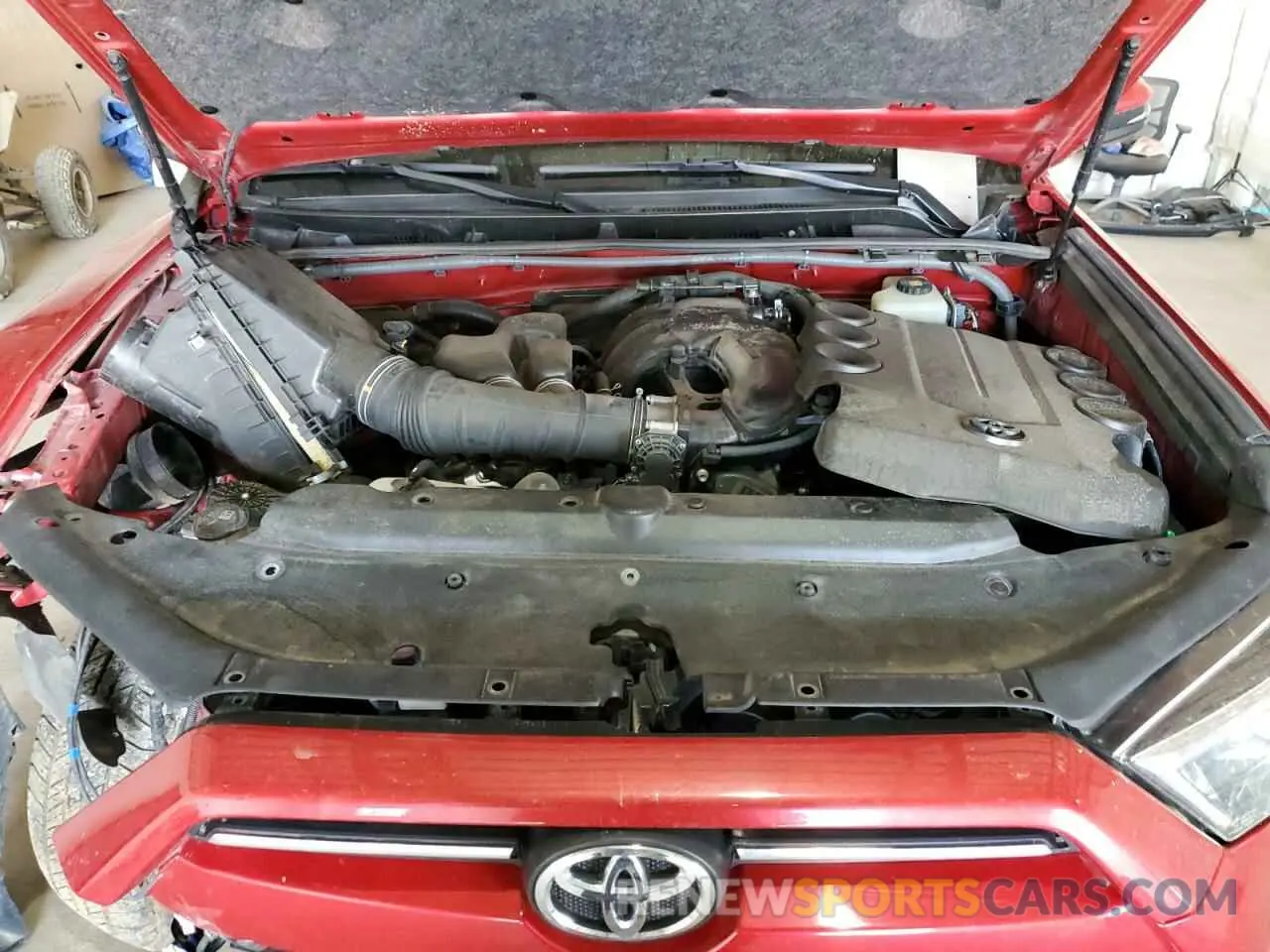 12 Photograph of a damaged car JTEBU5JR7L5805777 TOYOTA 4RUNNER 2020