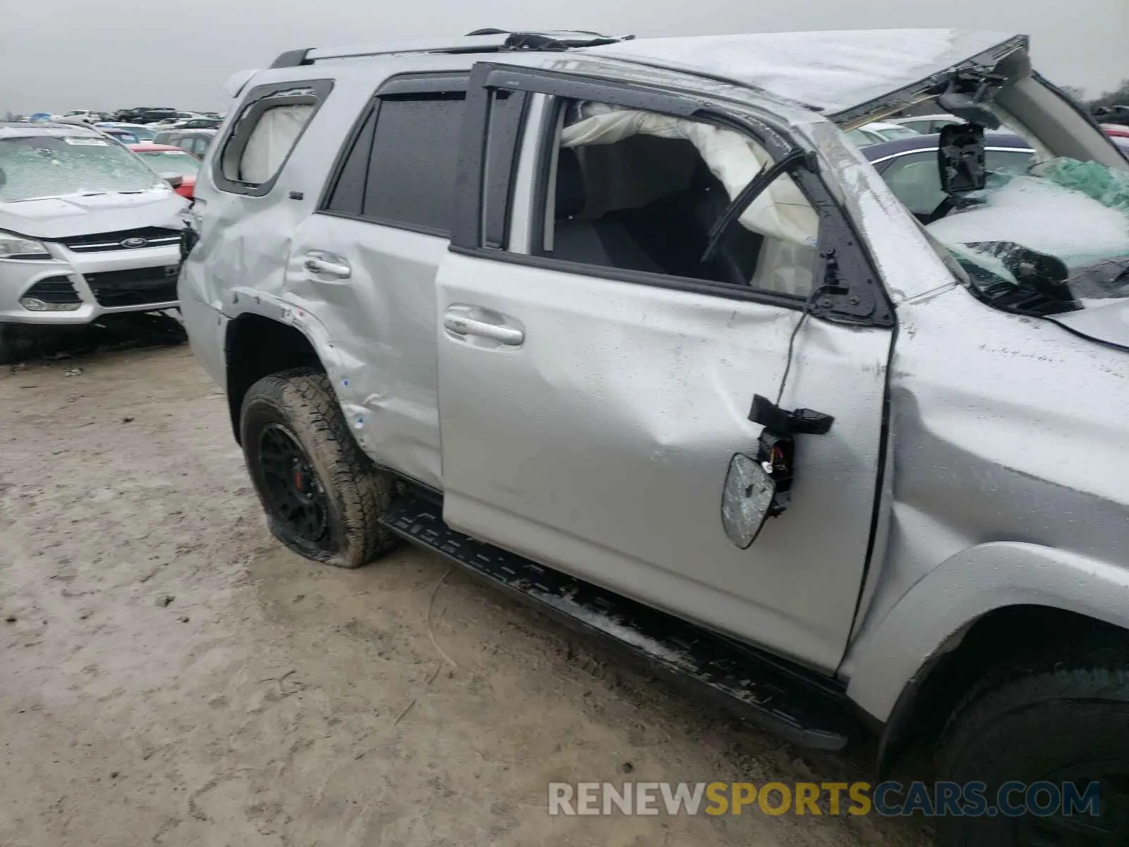 10 Photograph of a damaged car JTEBU5JR7L5807237 TOYOTA 4RUNNER 2020