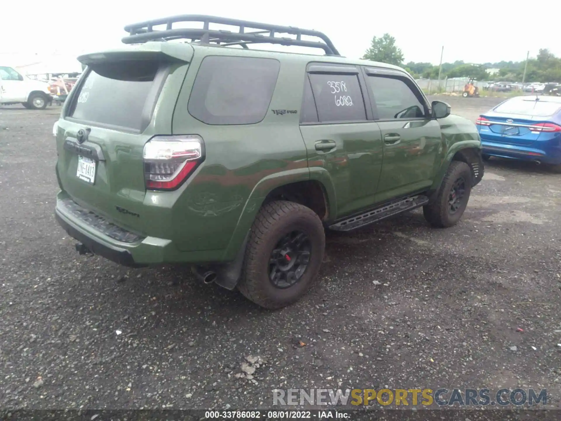 4 Photograph of a damaged car JTEBU5JR7L5819243 TOYOTA 4RUNNER 2020