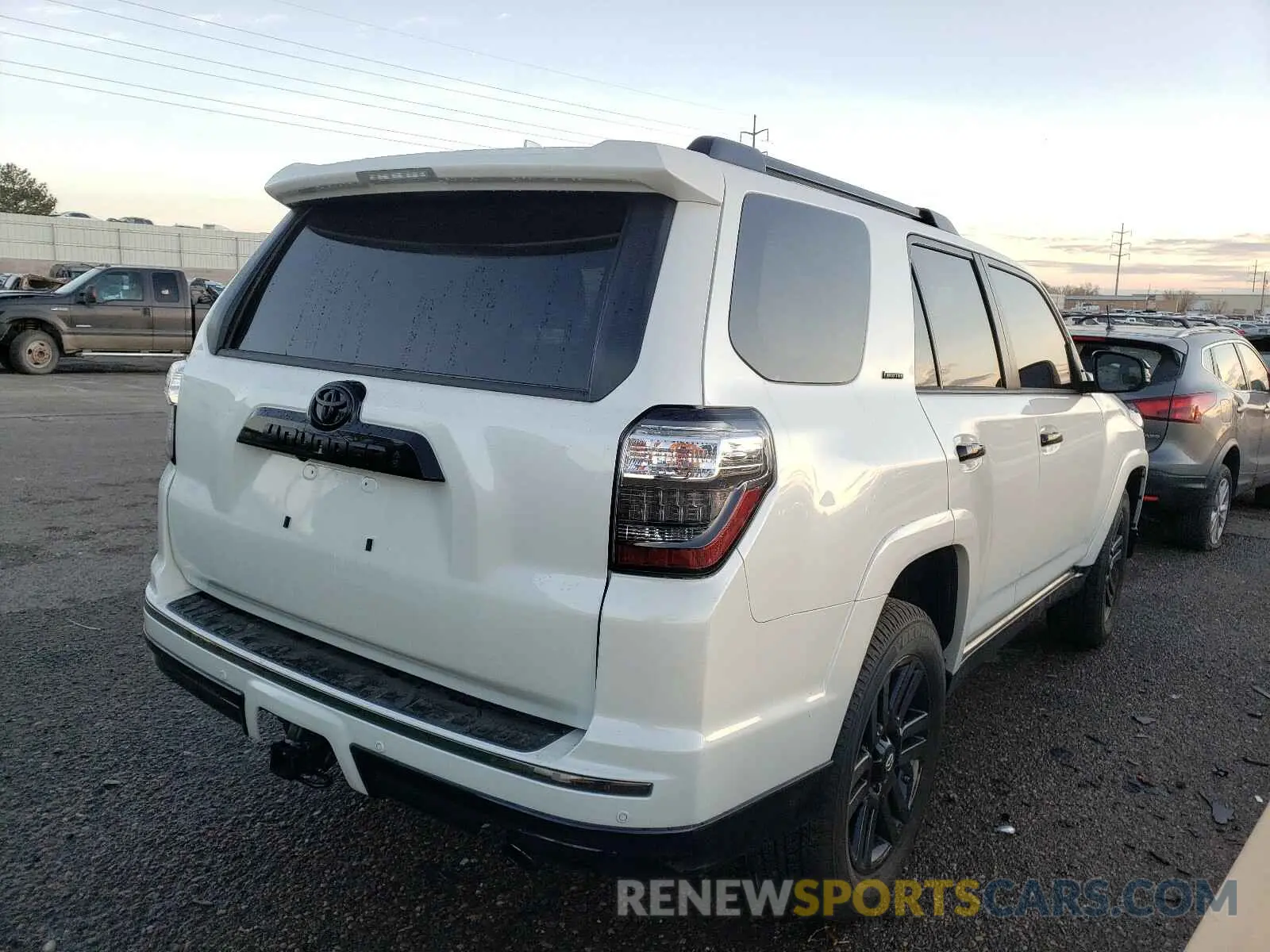 4 Photograph of a damaged car JTEBU5JR7L5833353 TOYOTA 4RUNNER 2020