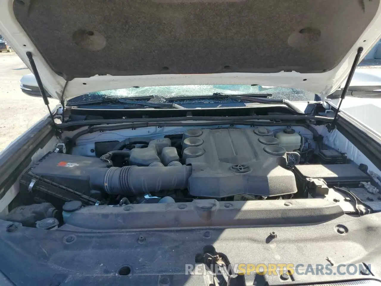 11 Photograph of a damaged car JTEBU5JR8L5750417 TOYOTA 4RUNNER 2020