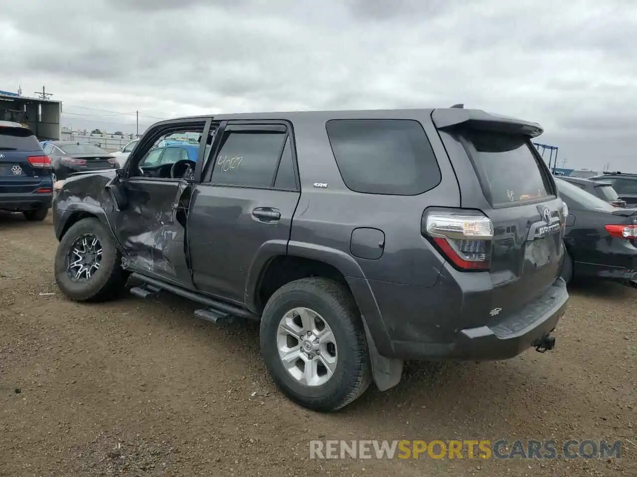 3 Photograph of a damaged car JTEBU5JR8L5754628 TOYOTA 4RUNNER 2020