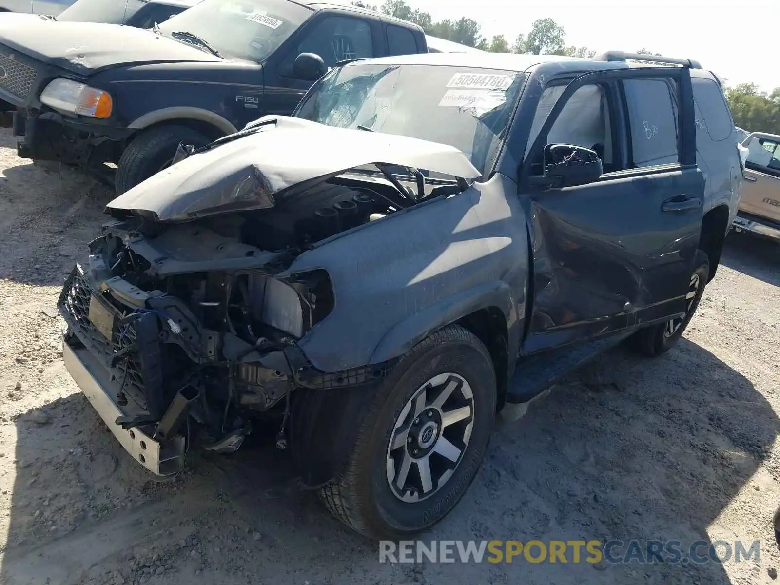 2 Photograph of a damaged car JTEBU5JR8L5755424 TOYOTA 4RUNNER 2020