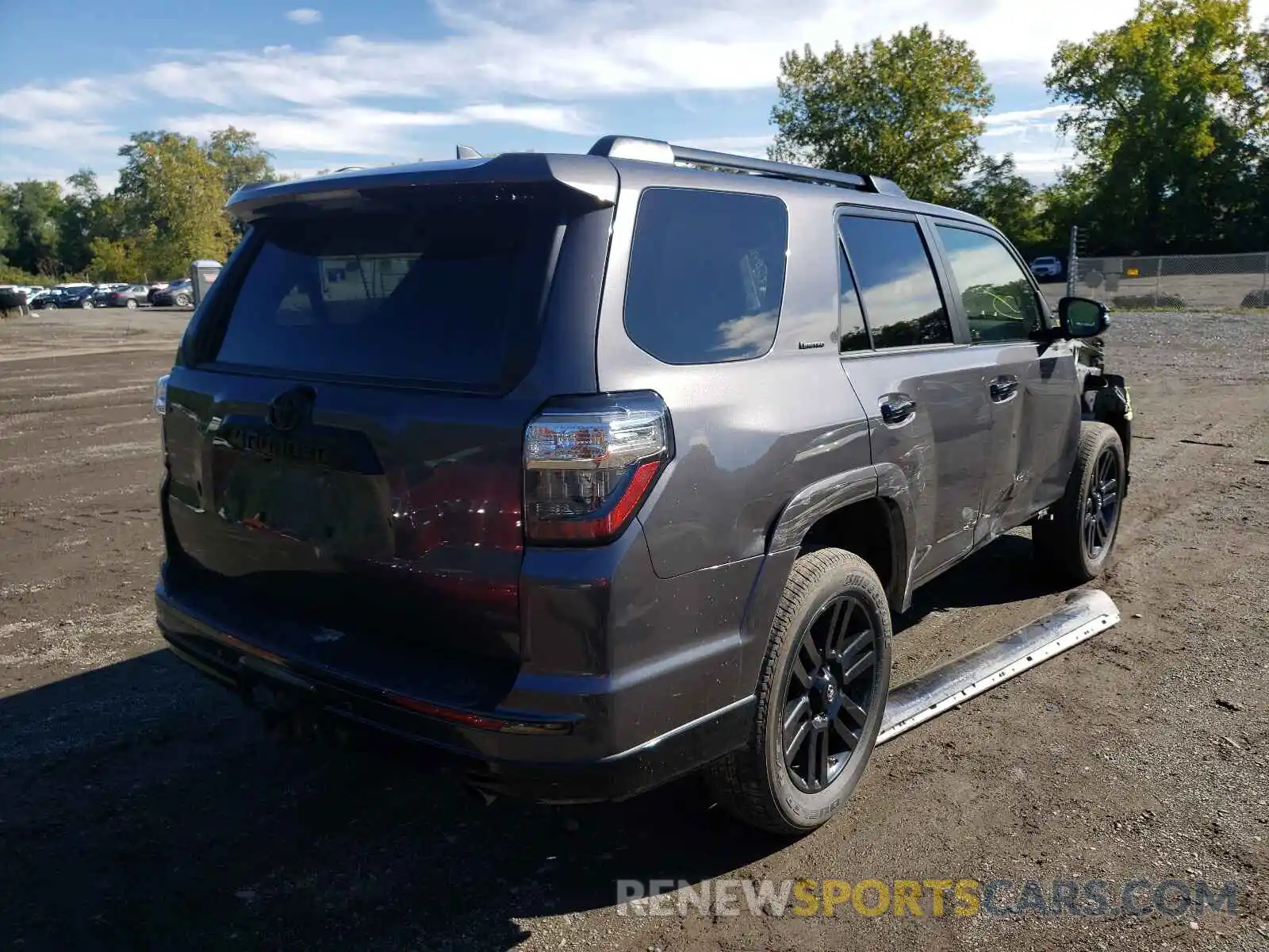 4 Photograph of a damaged car JTEBU5JR8L5756475 TOYOTA 4RUNNER 2020