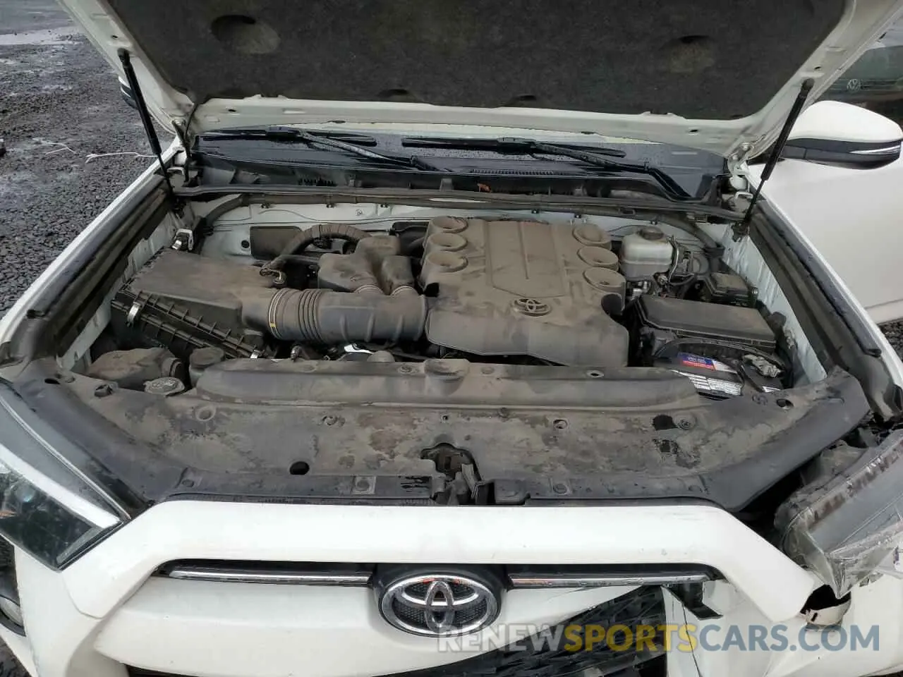 11 Photograph of a damaged car JTEBU5JR8L5756699 TOYOTA 4RUNNER 2020