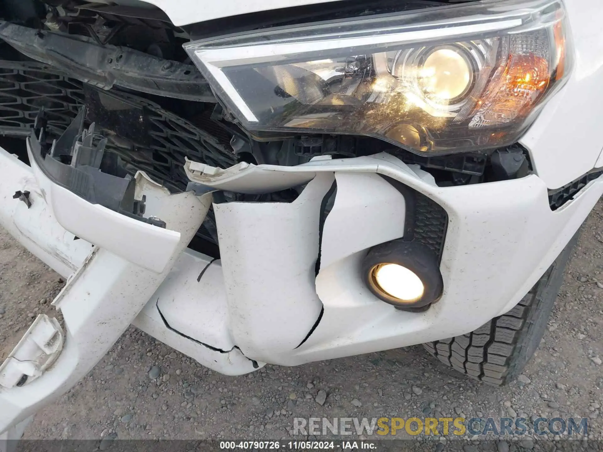 17 Photograph of a damaged car JTEBU5JR8L5758906 TOYOTA 4RUNNER 2020