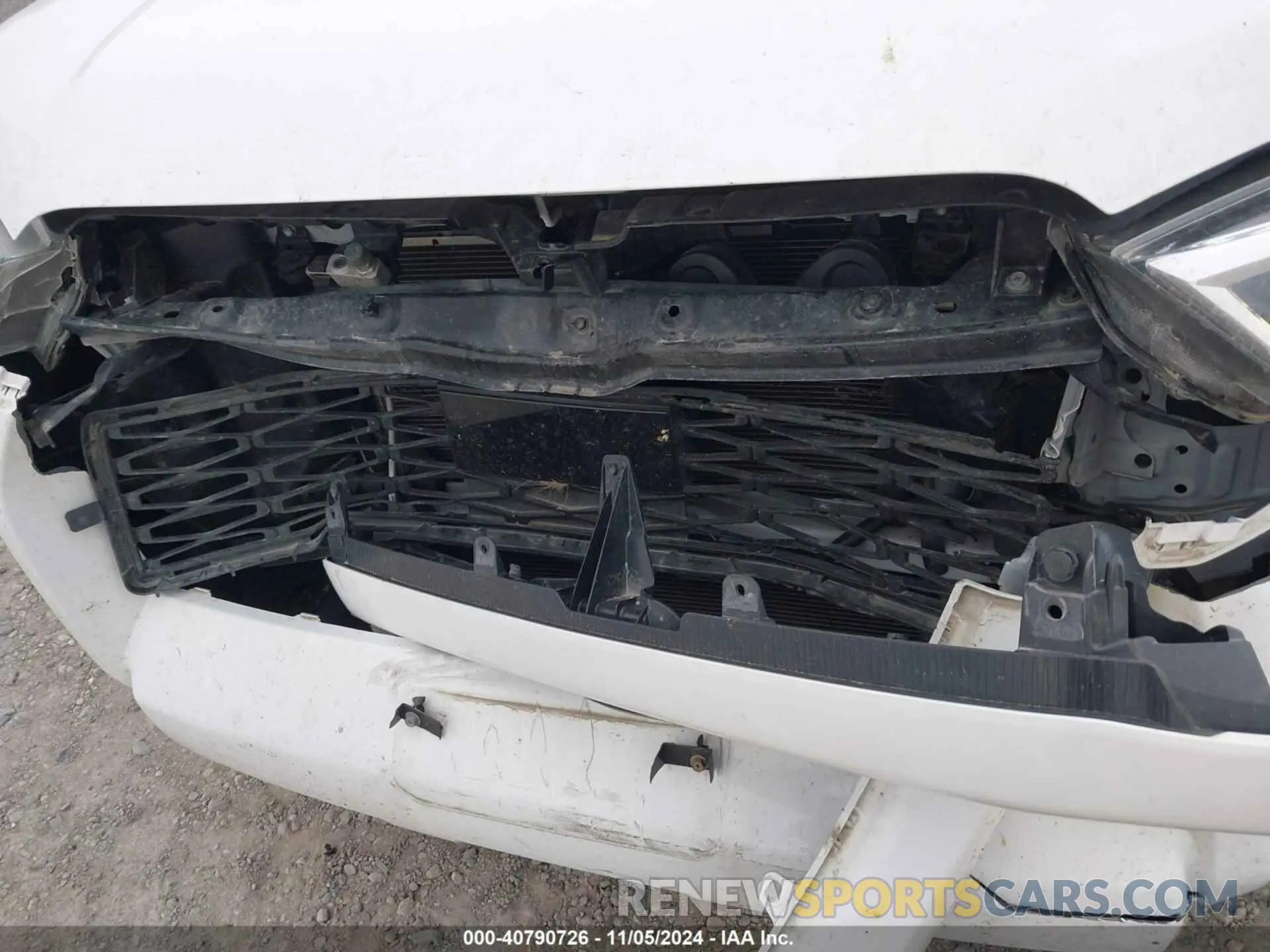 18 Photograph of a damaged car JTEBU5JR8L5758906 TOYOTA 4RUNNER 2020