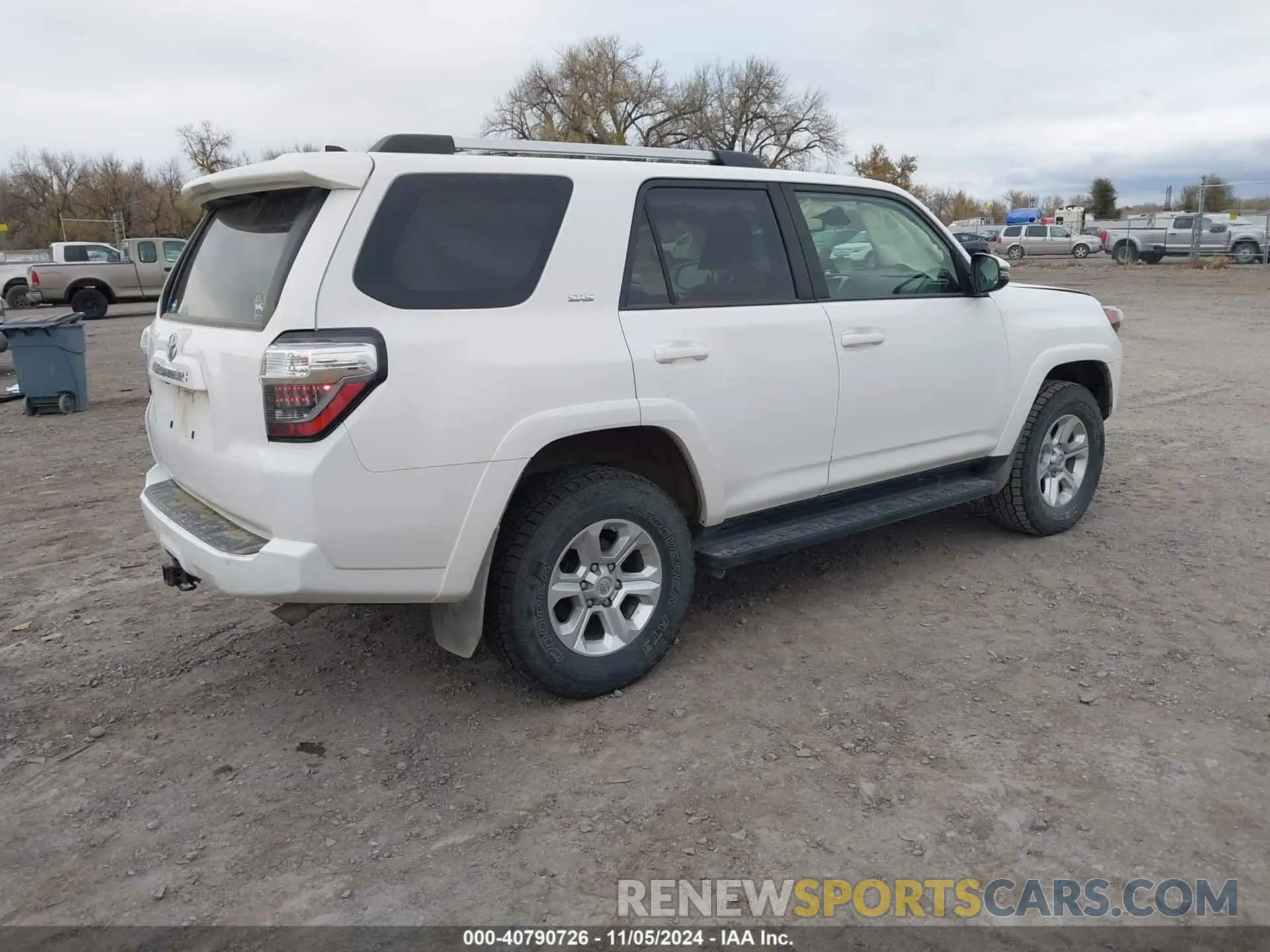 4 Photograph of a damaged car JTEBU5JR8L5758906 TOYOTA 4RUNNER 2020
