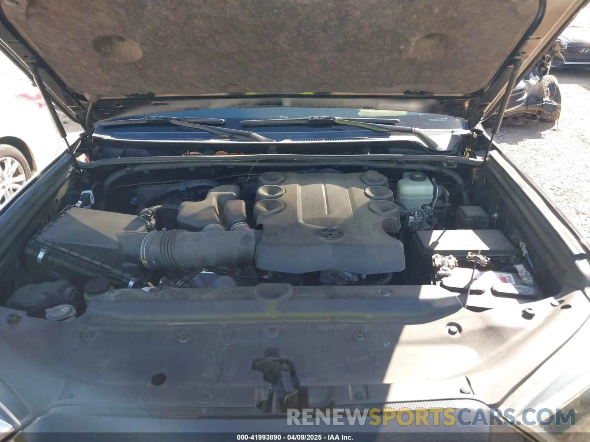 10 Photograph of a damaged car JTEBU5JR8L5765239 TOYOTA 4RUNNER 2020