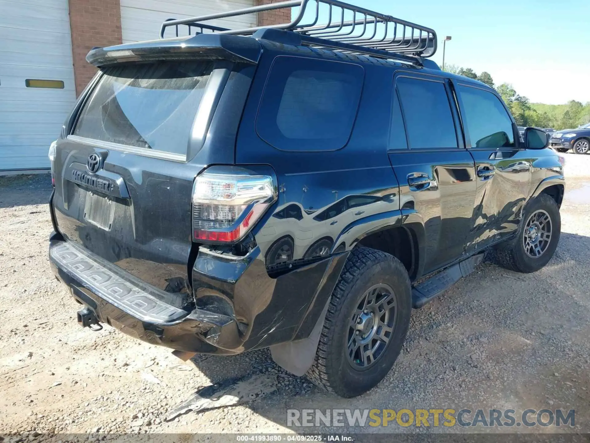 4 Photograph of a damaged car JTEBU5JR8L5765239 TOYOTA 4RUNNER 2020