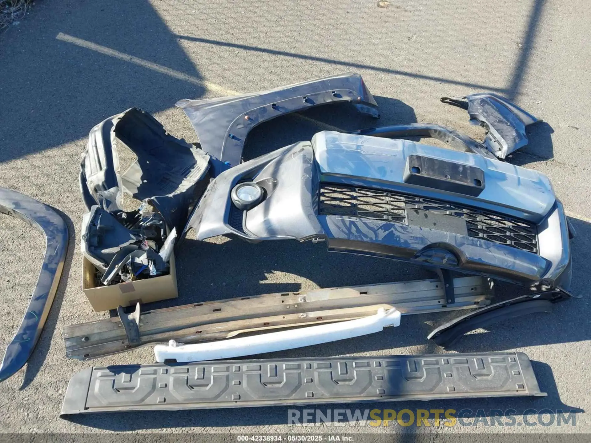 12 Photograph of a damaged car JTEBU5JR8L5769081 TOYOTA 4RUNNER 2020
