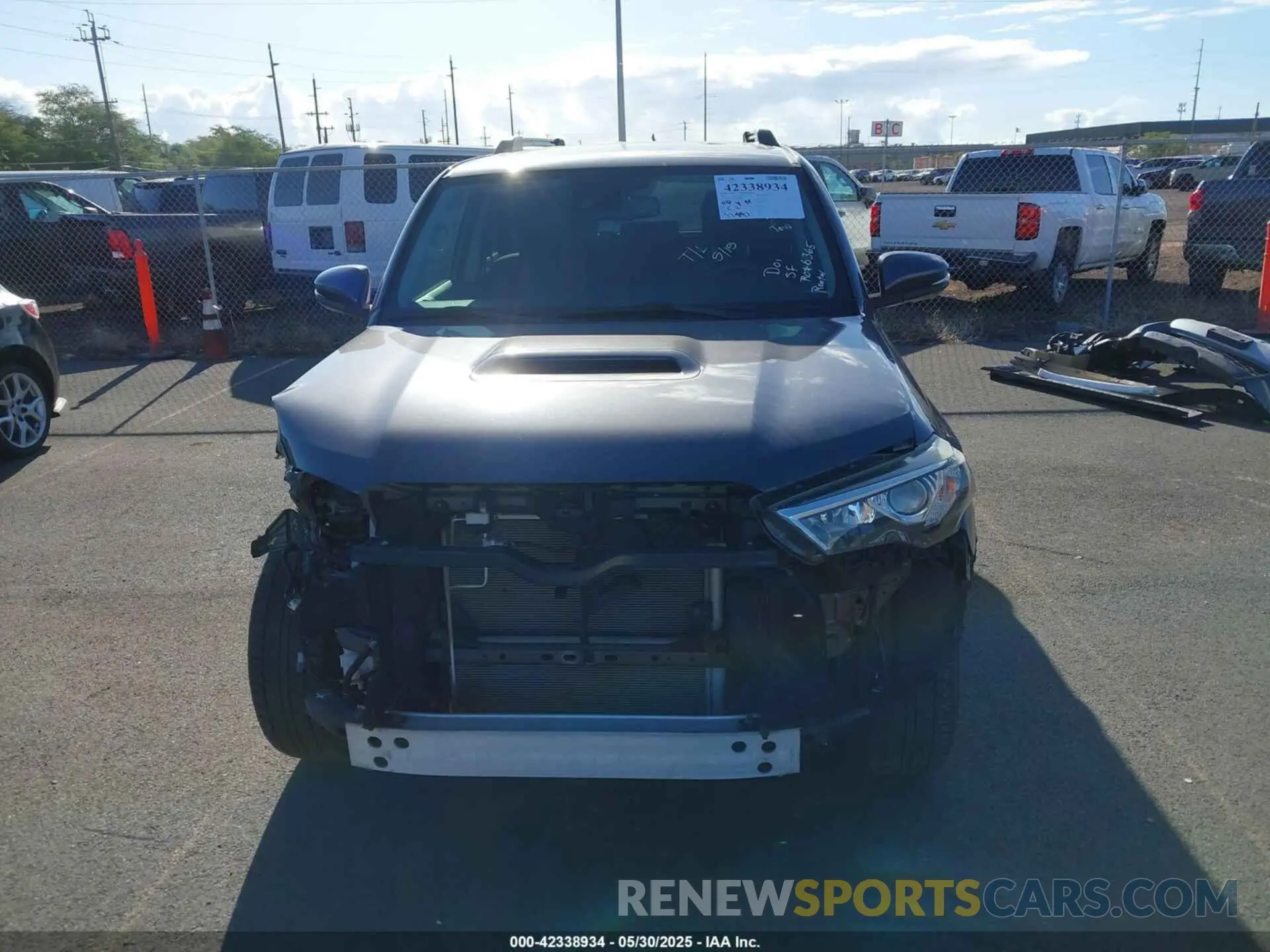 13 Photograph of a damaged car JTEBU5JR8L5769081 TOYOTA 4RUNNER 2020