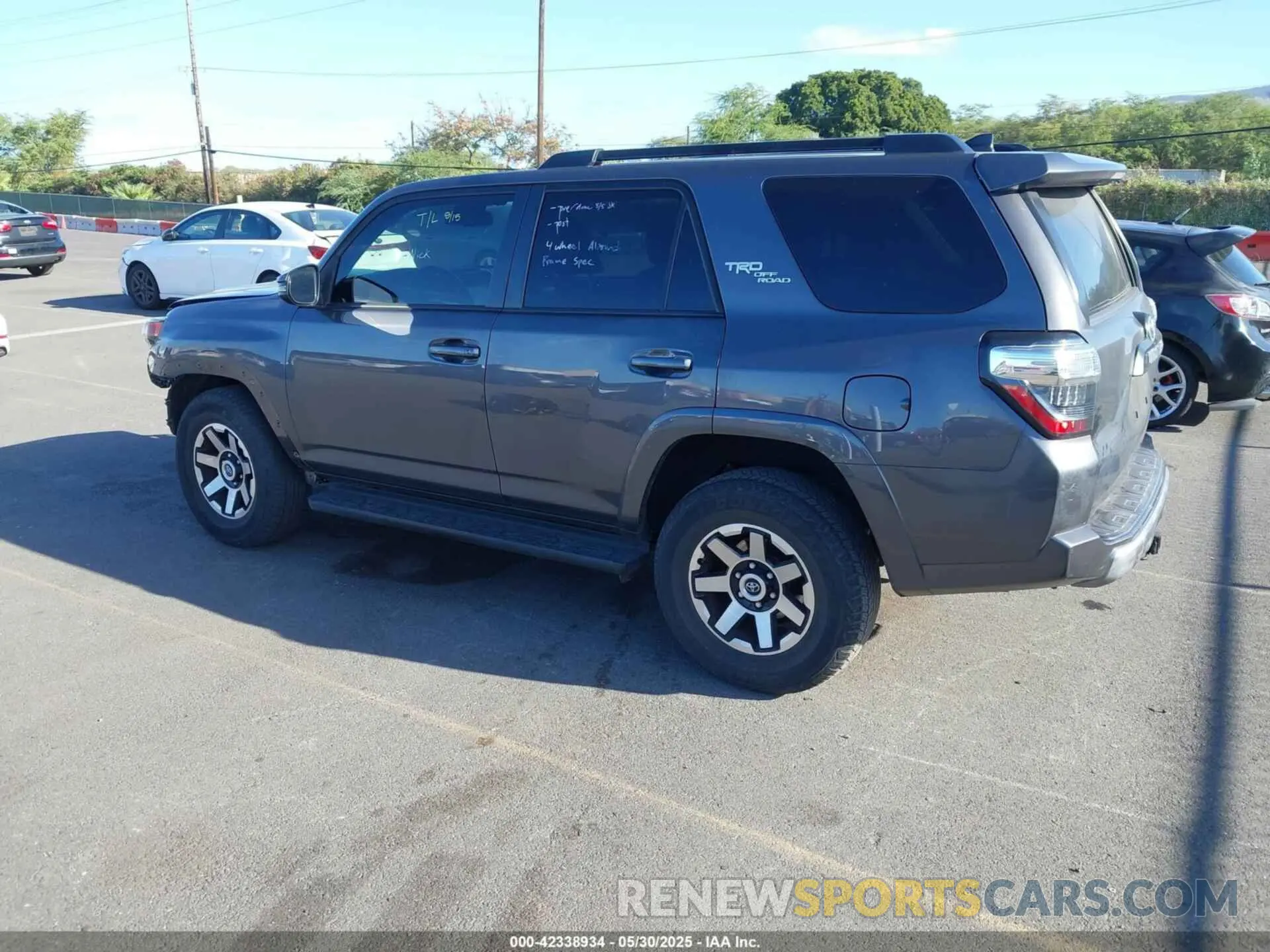 3 Photograph of a damaged car JTEBU5JR8L5769081 TOYOTA 4RUNNER 2020