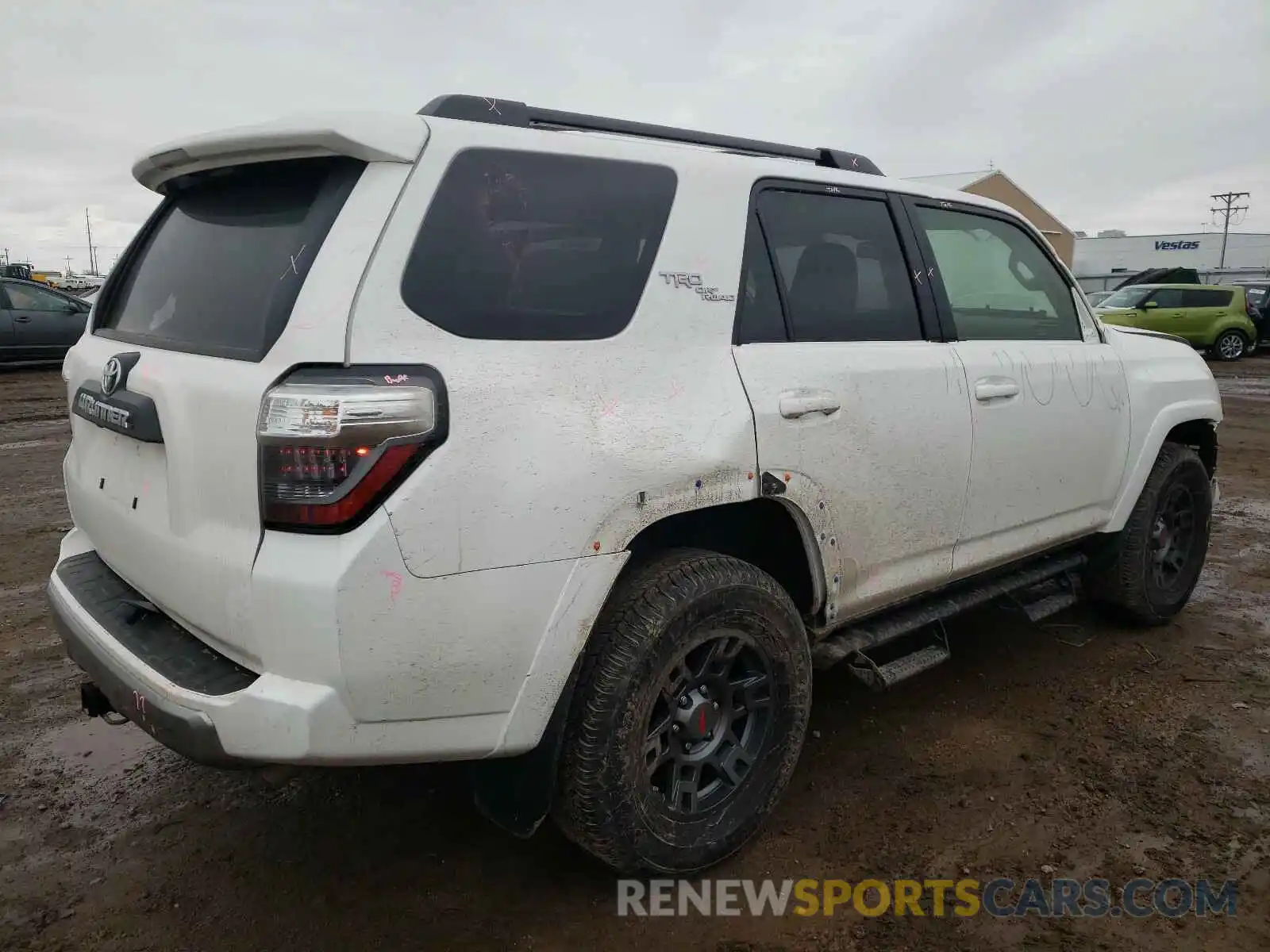 4 Photograph of a damaged car JTEBU5JR8L5775575 TOYOTA 4RUNNER 2020