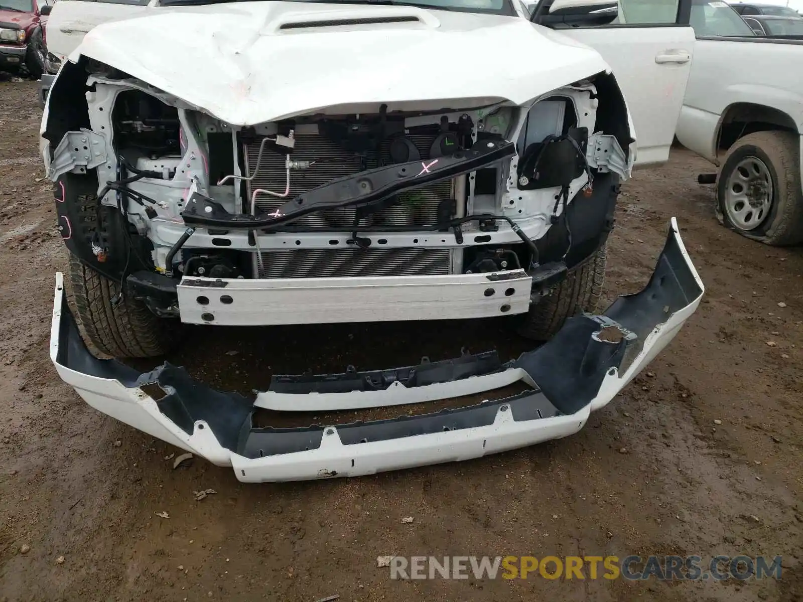 9 Photograph of a damaged car JTEBU5JR8L5775575 TOYOTA 4RUNNER 2020