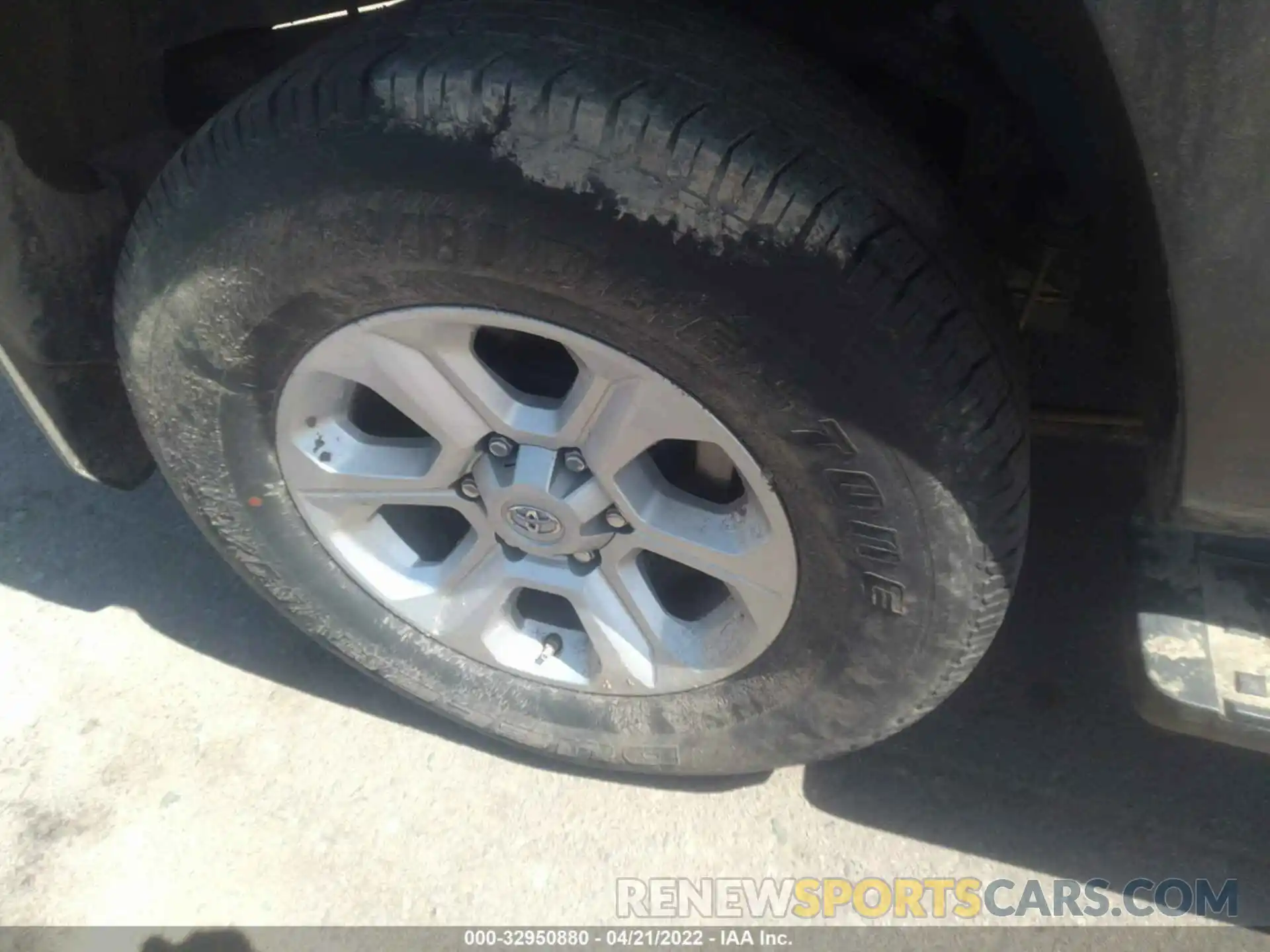 15 Photograph of a damaged car JTEBU5JR8L5777777 TOYOTA 4RUNNER 2020