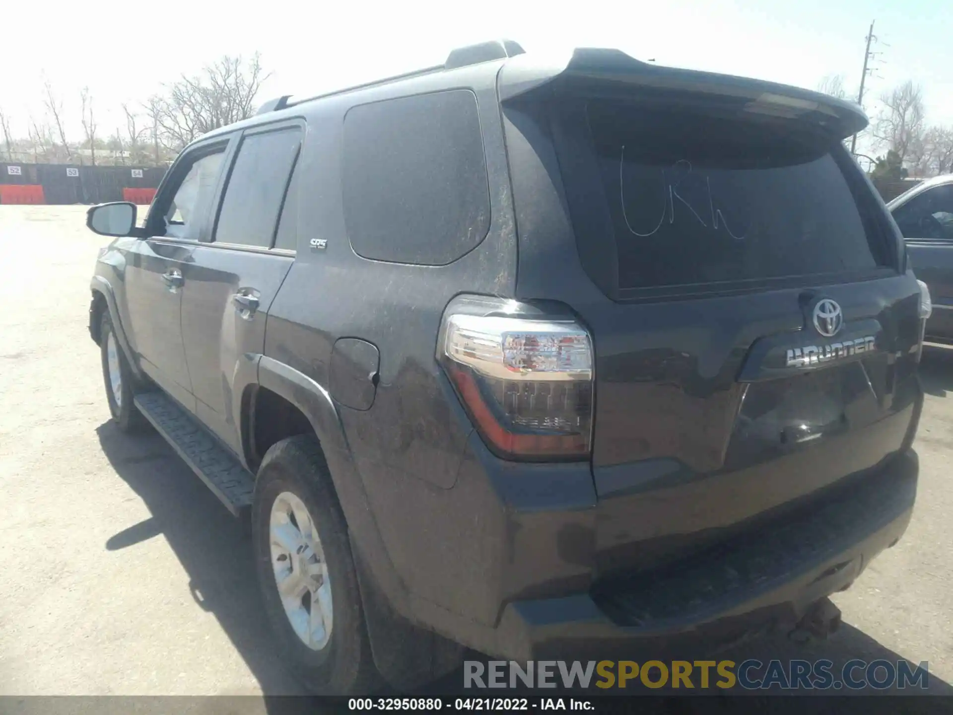 3 Photograph of a damaged car JTEBU5JR8L5777777 TOYOTA 4RUNNER 2020