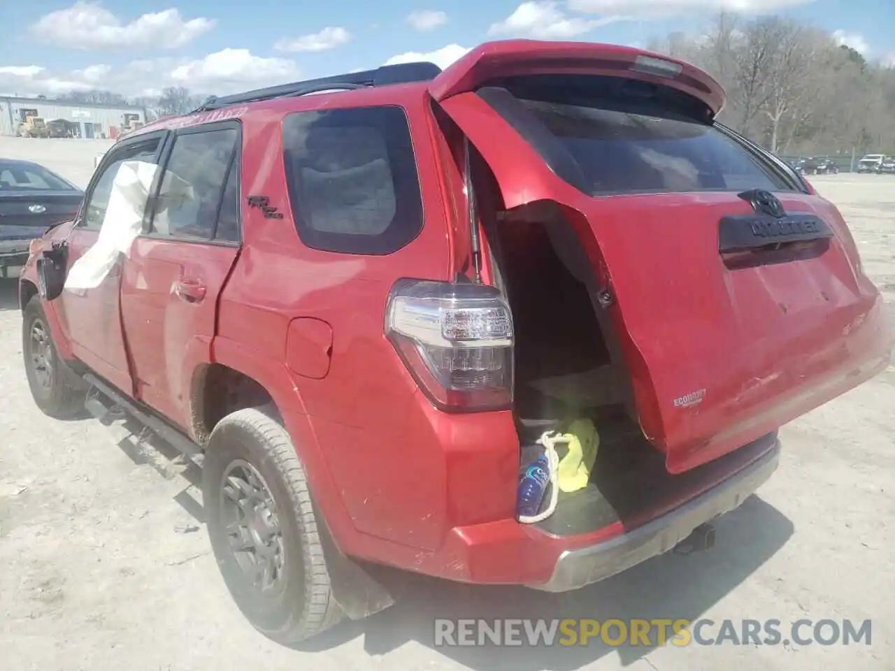 3 Photograph of a damaged car JTEBU5JR8L5778153 TOYOTA 4RUNNER 2020