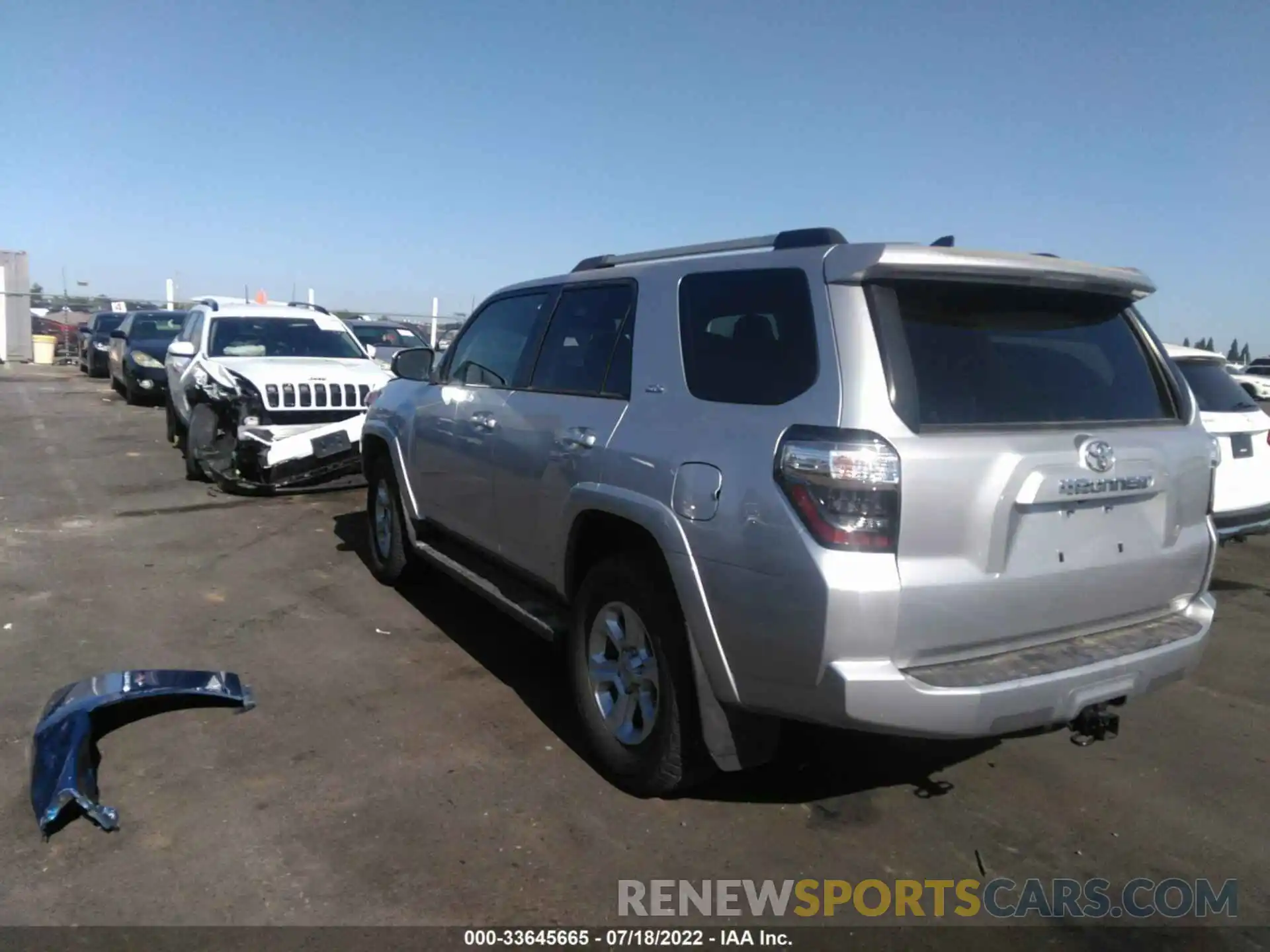 3 Photograph of a damaged car JTEBU5JR8L5779481 TOYOTA 4RUNNER 2020