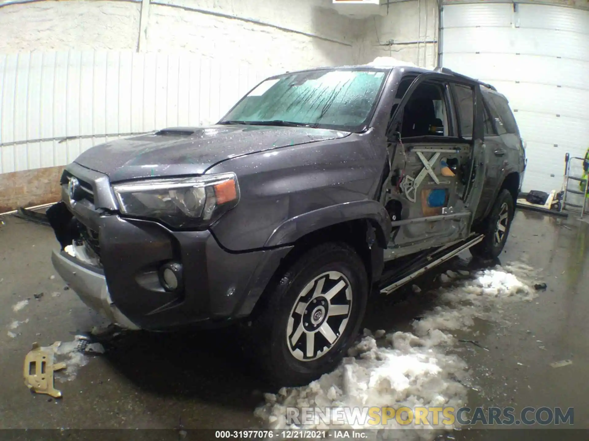 2 Photograph of a damaged car JTEBU5JR8L5783434 TOYOTA 4RUNNER 2020