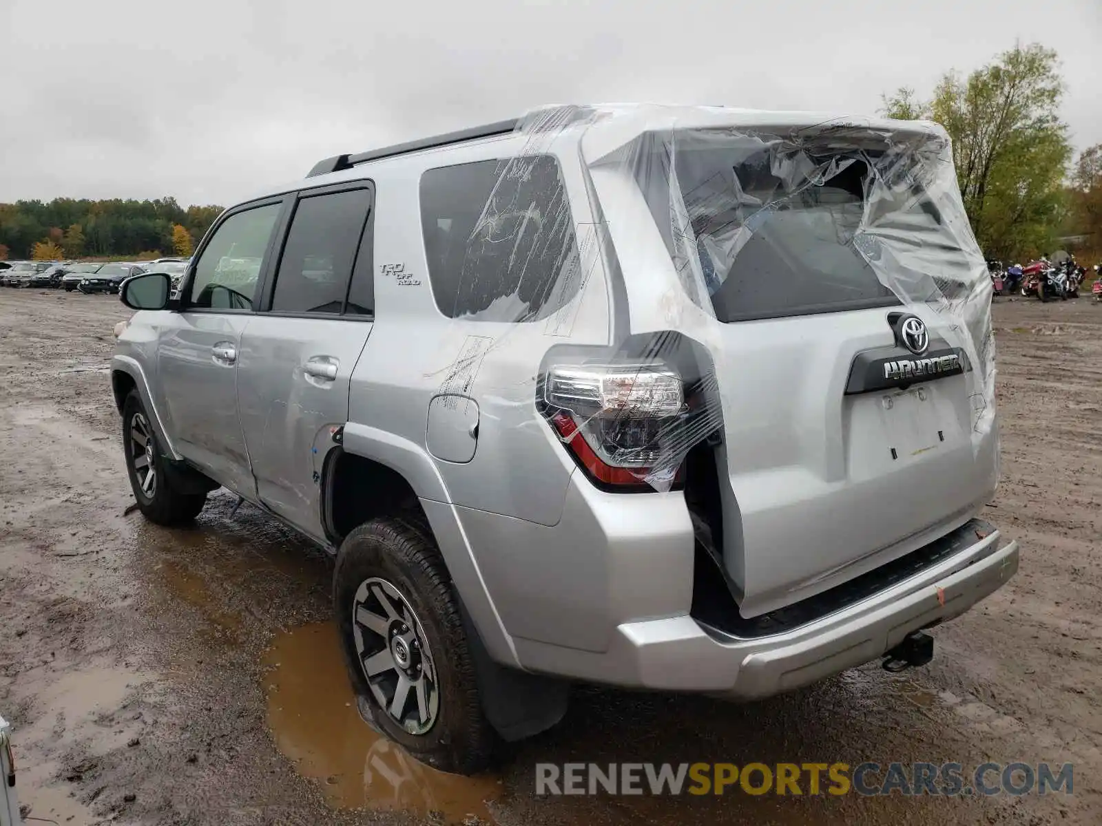 3 Photograph of a damaged car JTEBU5JR8L5799049 TOYOTA 4RUNNER 2020