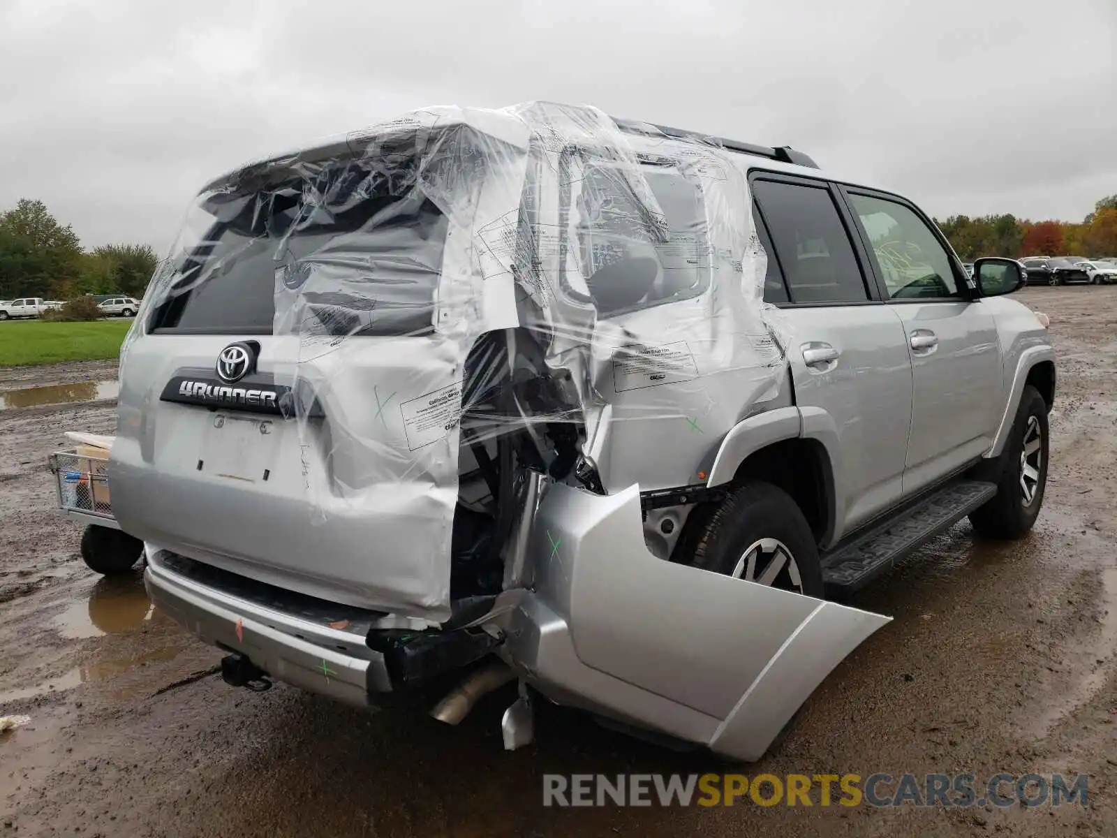 4 Photograph of a damaged car JTEBU5JR8L5799049 TOYOTA 4RUNNER 2020