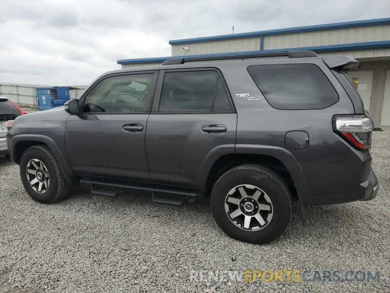 2 Photograph of a damaged car JTEBU5JR8L5801317 TOYOTA 4RUNNER 2020