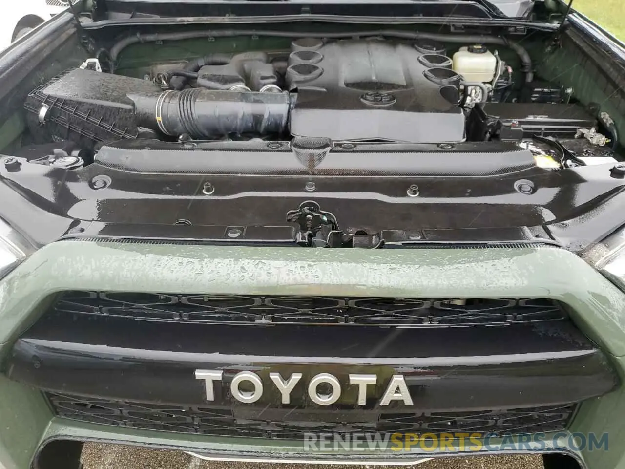 12 Photograph of a damaged car JTEBU5JR8L5818621 TOYOTA 4RUNNER 2020
