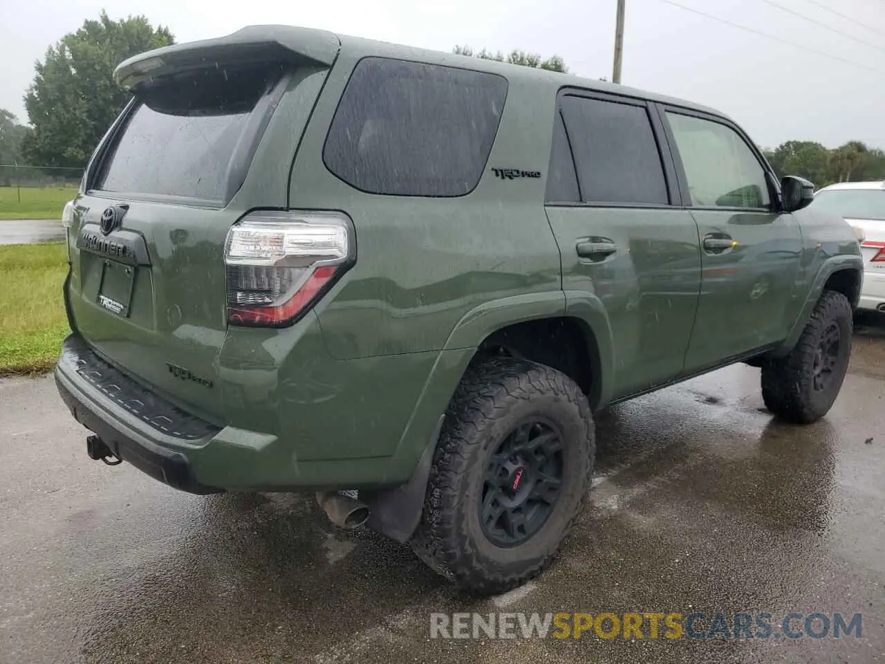 3 Photograph of a damaged car JTEBU5JR8L5818621 TOYOTA 4RUNNER 2020