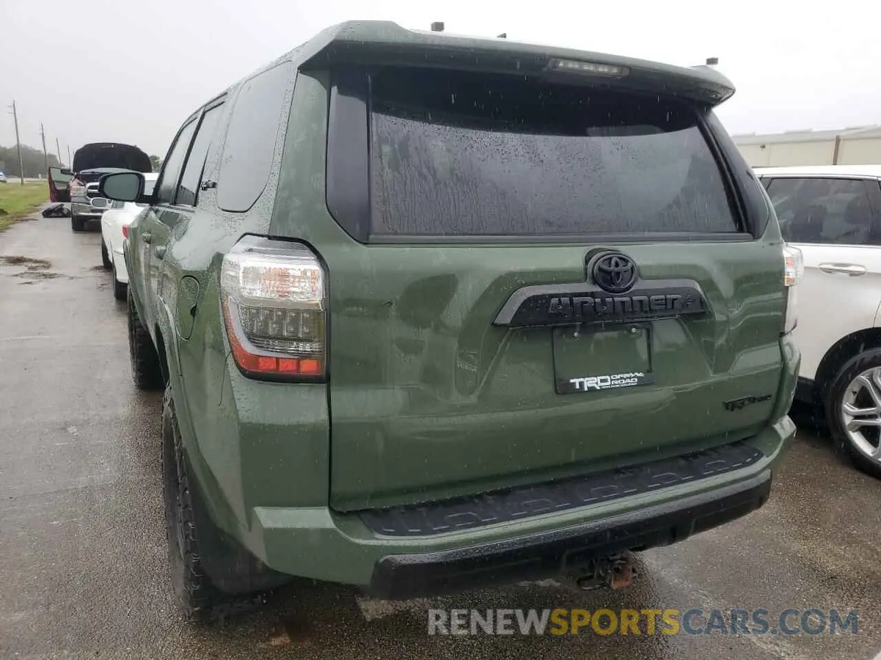 6 Photograph of a damaged car JTEBU5JR8L5818621 TOYOTA 4RUNNER 2020