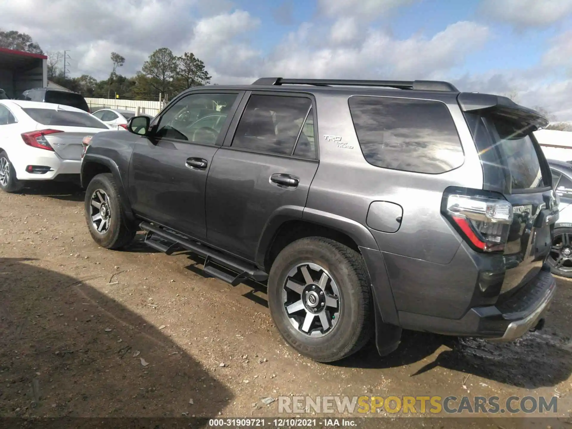 3 Photograph of a damaged car JTEBU5JR8L5823964 TOYOTA 4RUNNER 2020